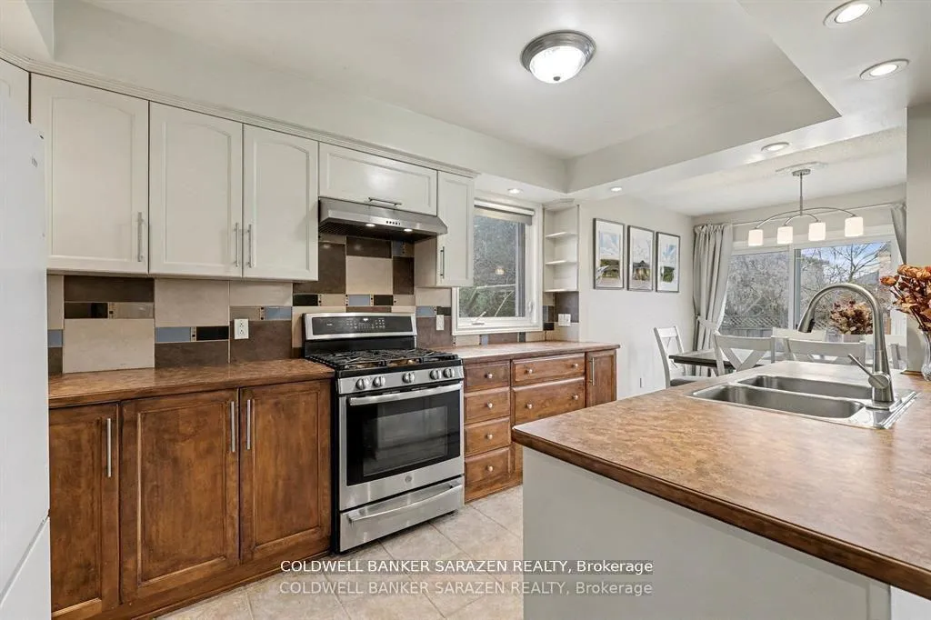 Photo 3 of 868 Duberry Street, Ottawa, McKellar Heights/Glabar Park — HOMEH