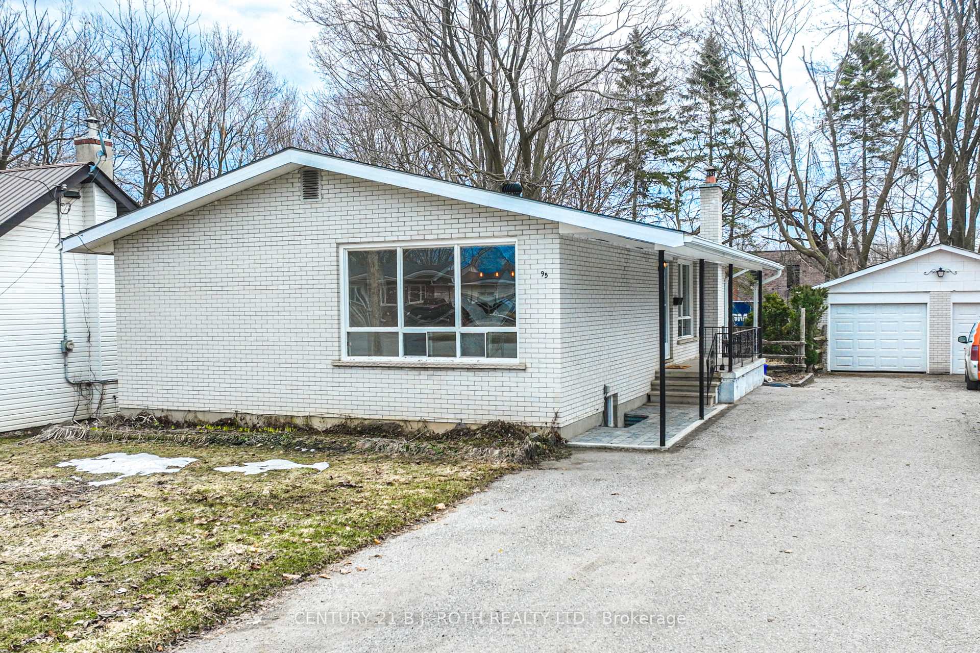 Photo 1 of 95 Simcoe Street, Orillia — HOMEH