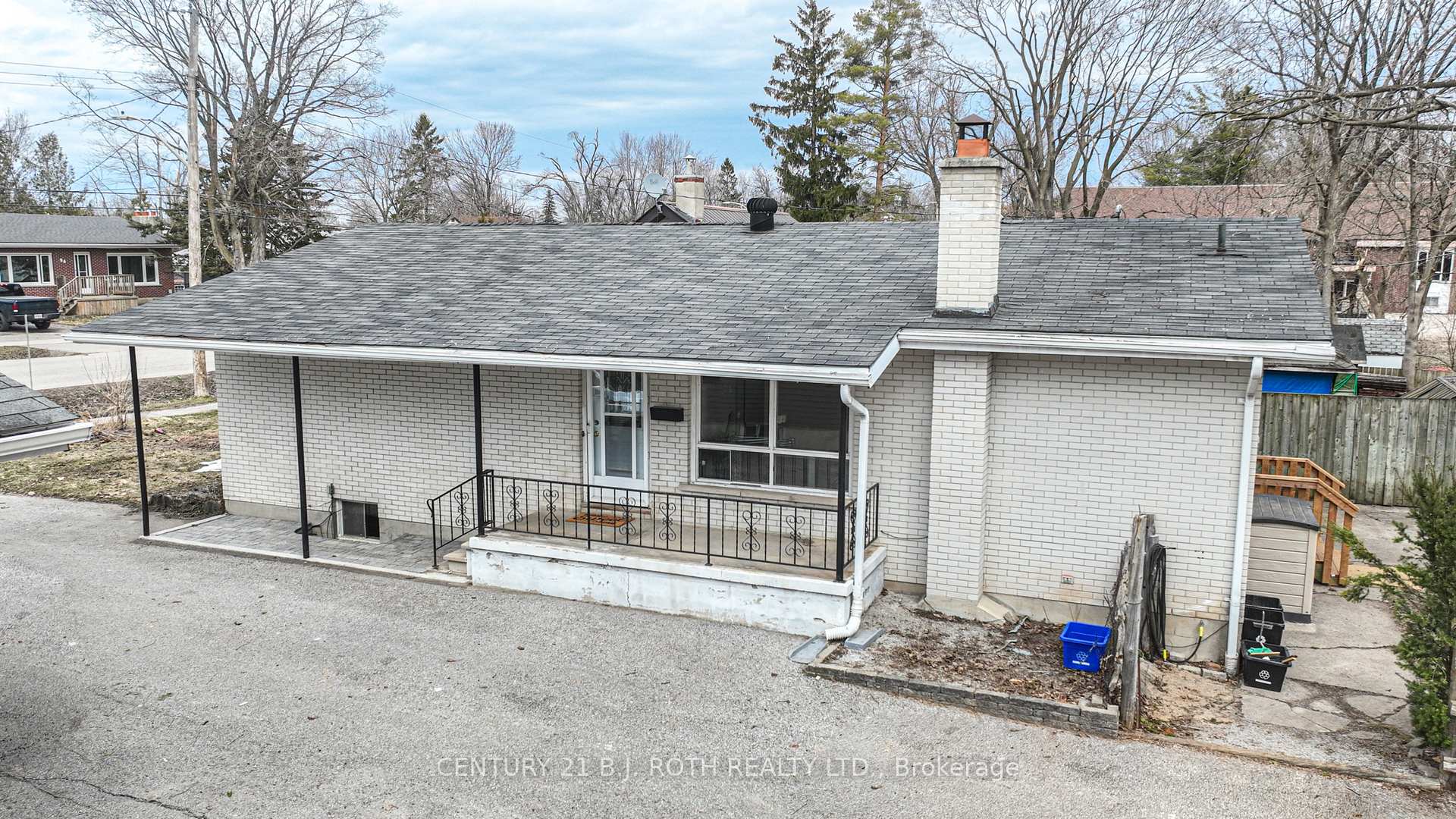 Photo 3 of 95 Simcoe Street, Orillia — HOMEH