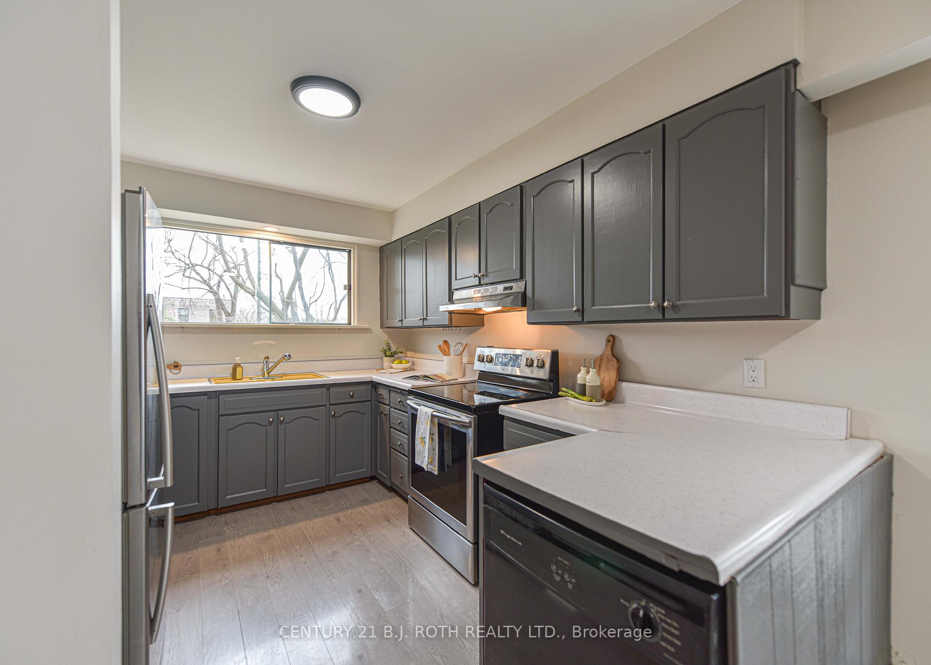 Photo 13 of 95 Simcoe Street, Orillia — HOMEH
