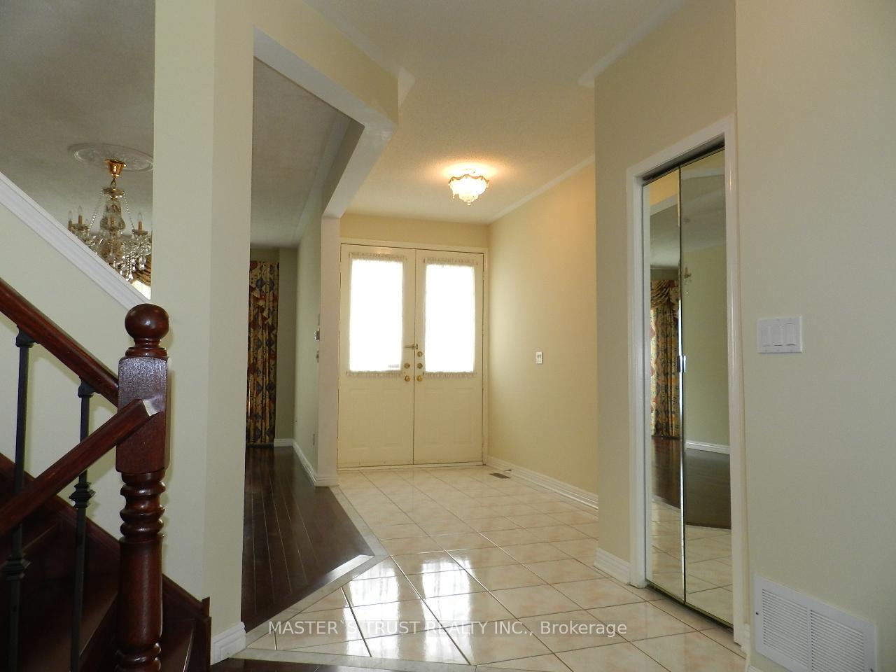 Photo 2 of 92 Majestic Drive, Markham, Berczy — HOMEH