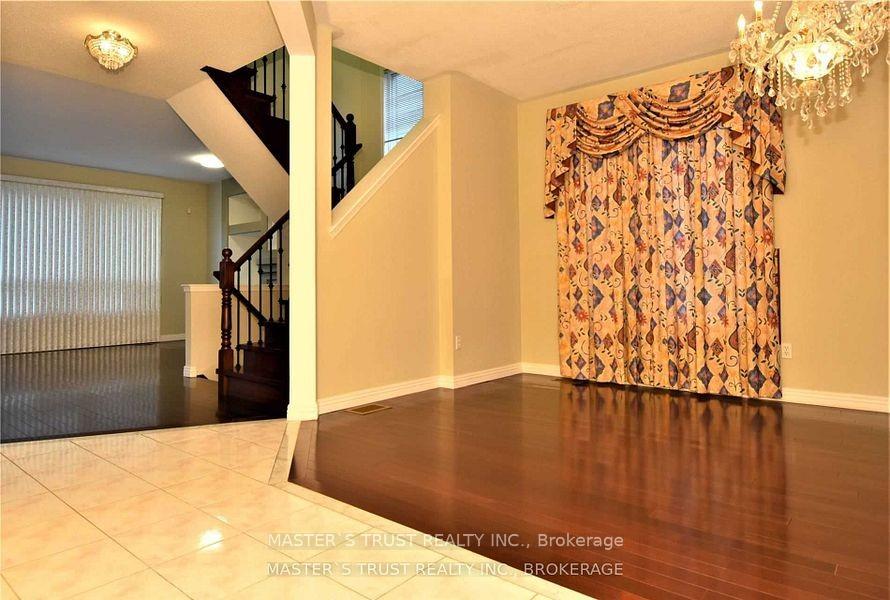 Photo 3 of 92 Majestic Drive, Markham, Berczy — HOMEH