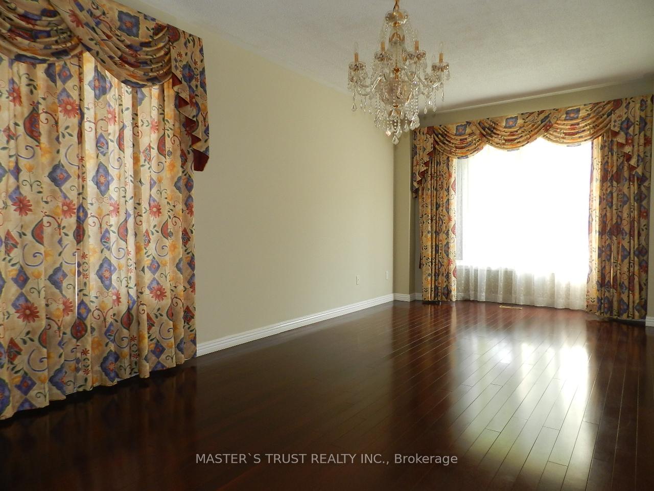 Photo 4 of 92 Majestic Drive, Markham, Berczy — HOMEH