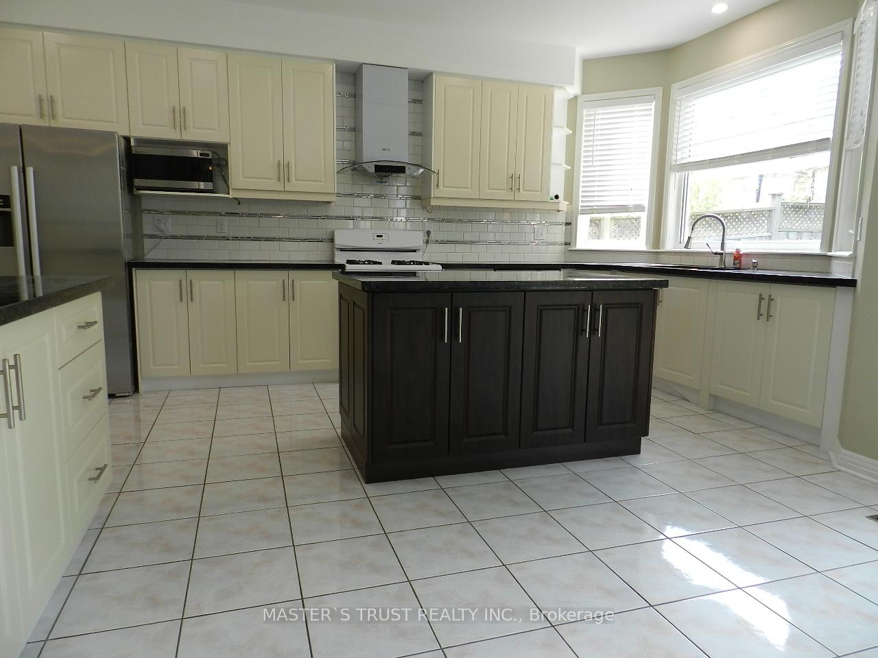 Photo 7 of 92 Majestic Drive, Markham, Berczy — HOMEH