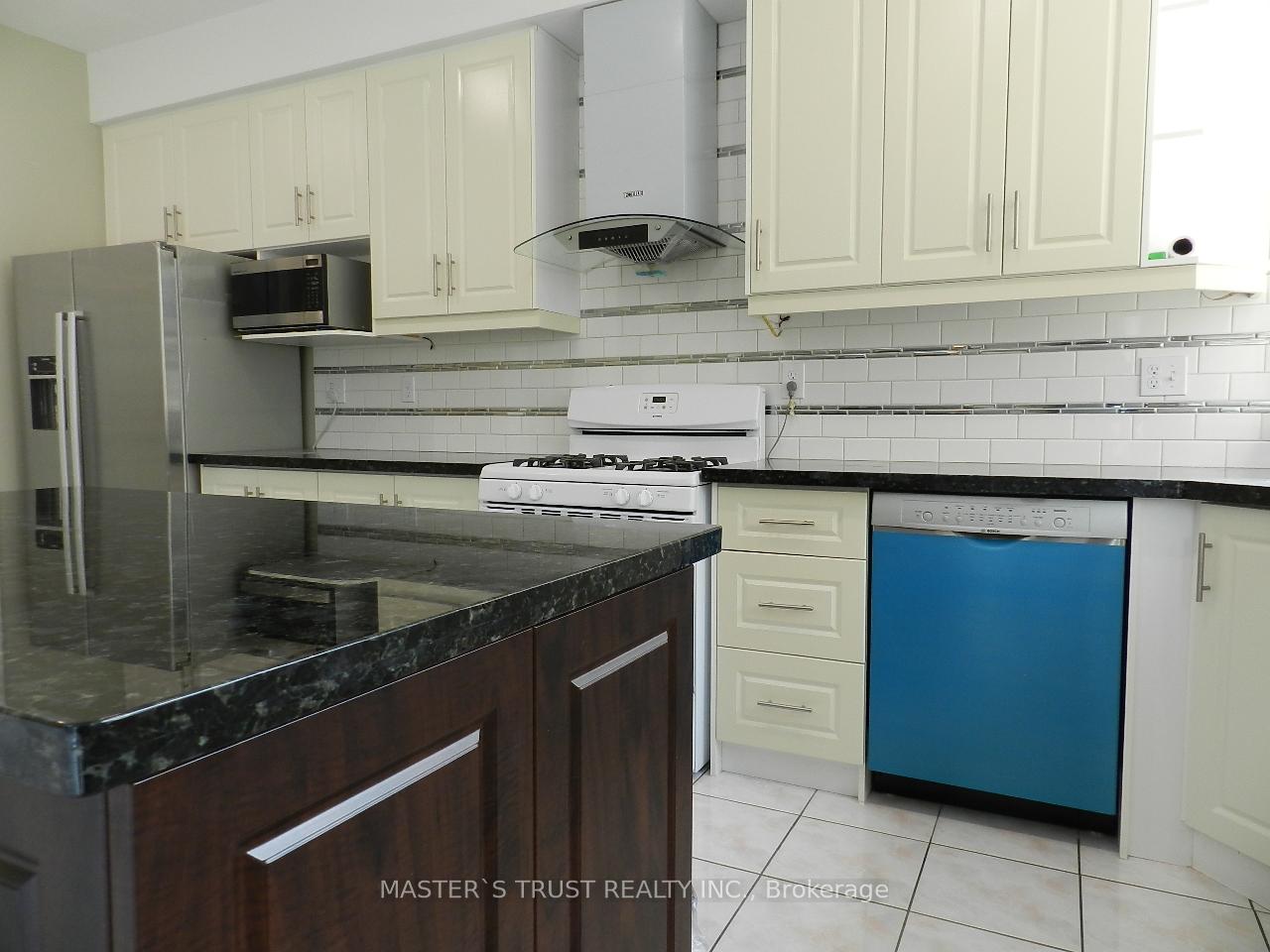 Photo 8 of 92 Majestic Drive, Markham, Berczy — HOMEH