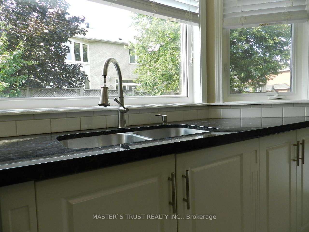 Photo 9 of 92 Majestic Drive, Markham, Berczy — HOMEH