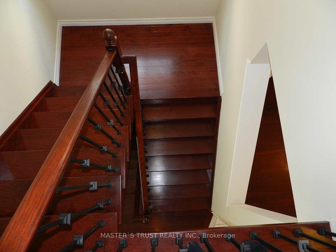 Photo 10 of 92 Majestic Drive, Markham, Berczy — HOMEH