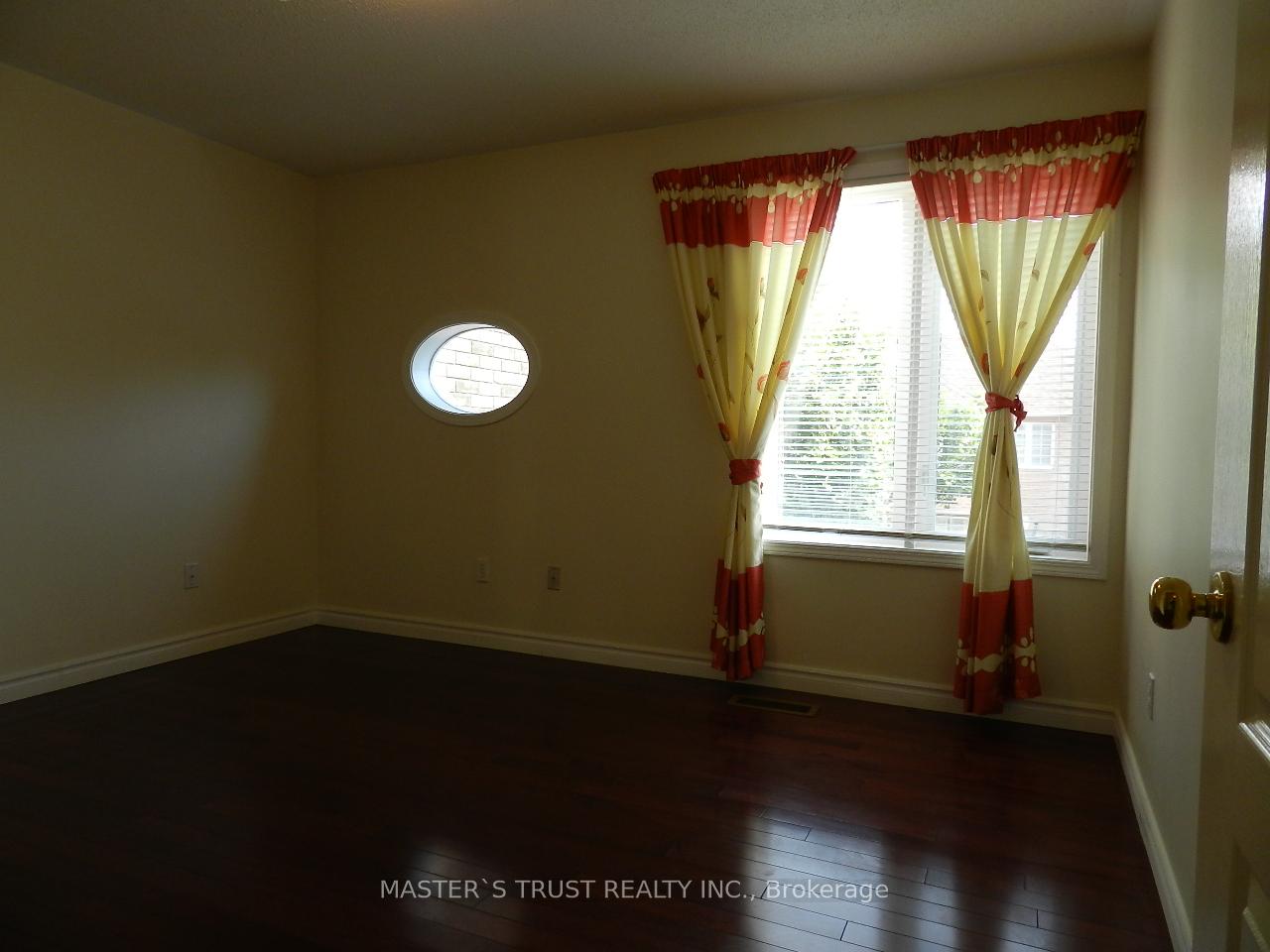 Photo 13 of 92 Majestic Drive, Markham, Berczy — HOMEH