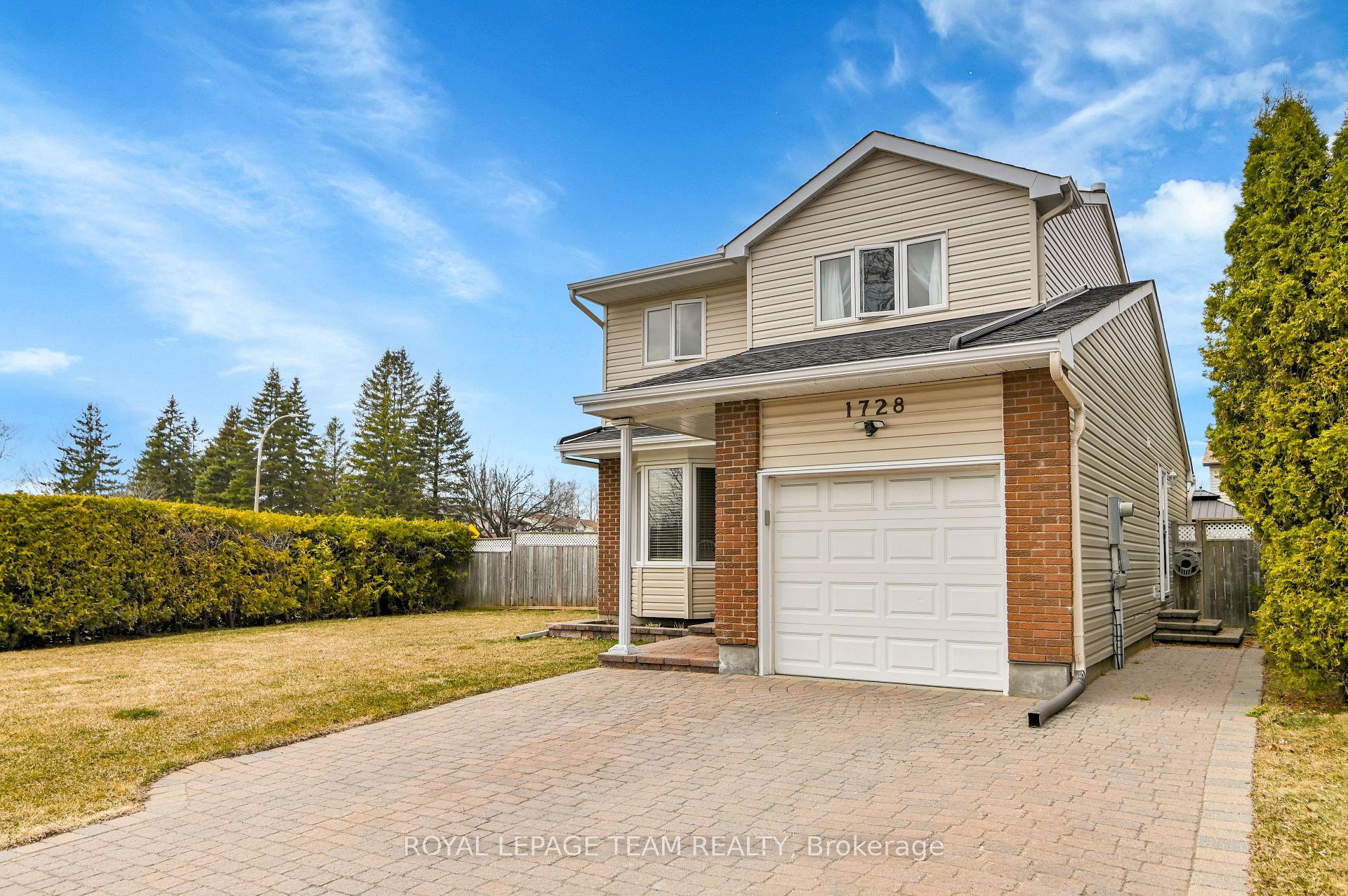 Photo 3 of 1728 Smithers Crescent, Ottawa, Chateauneuf — HOMEH