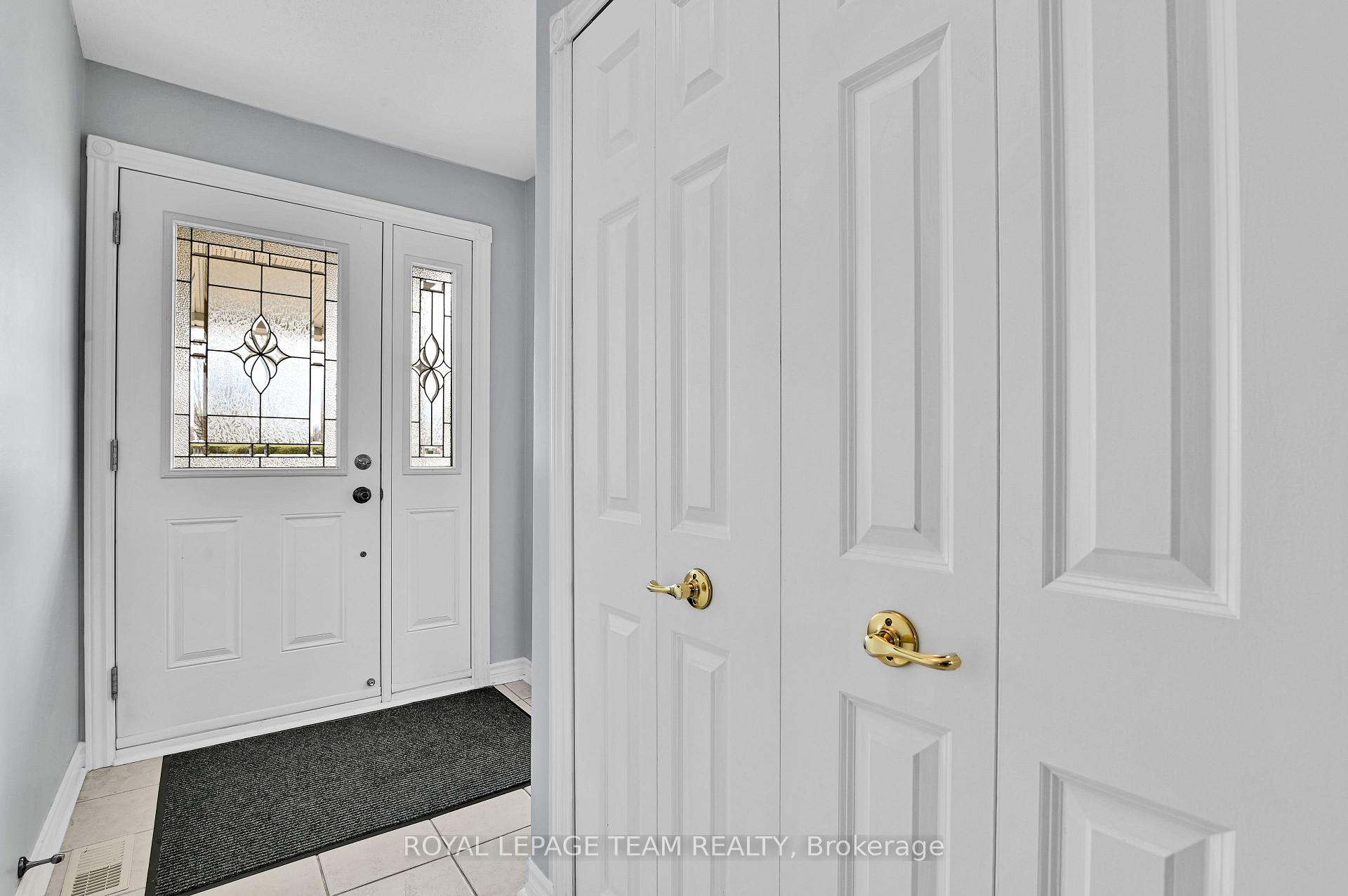 Photo 4 of 1728 Smithers Crescent, Ottawa, Chateauneuf — HOMEH