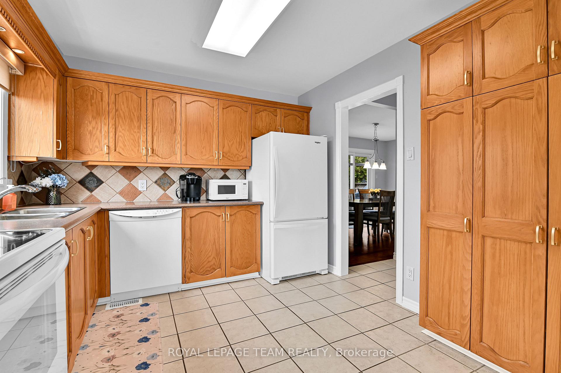 Photo 7 of 1728 Smithers Crescent, Ottawa, Chateauneuf — HOMEH