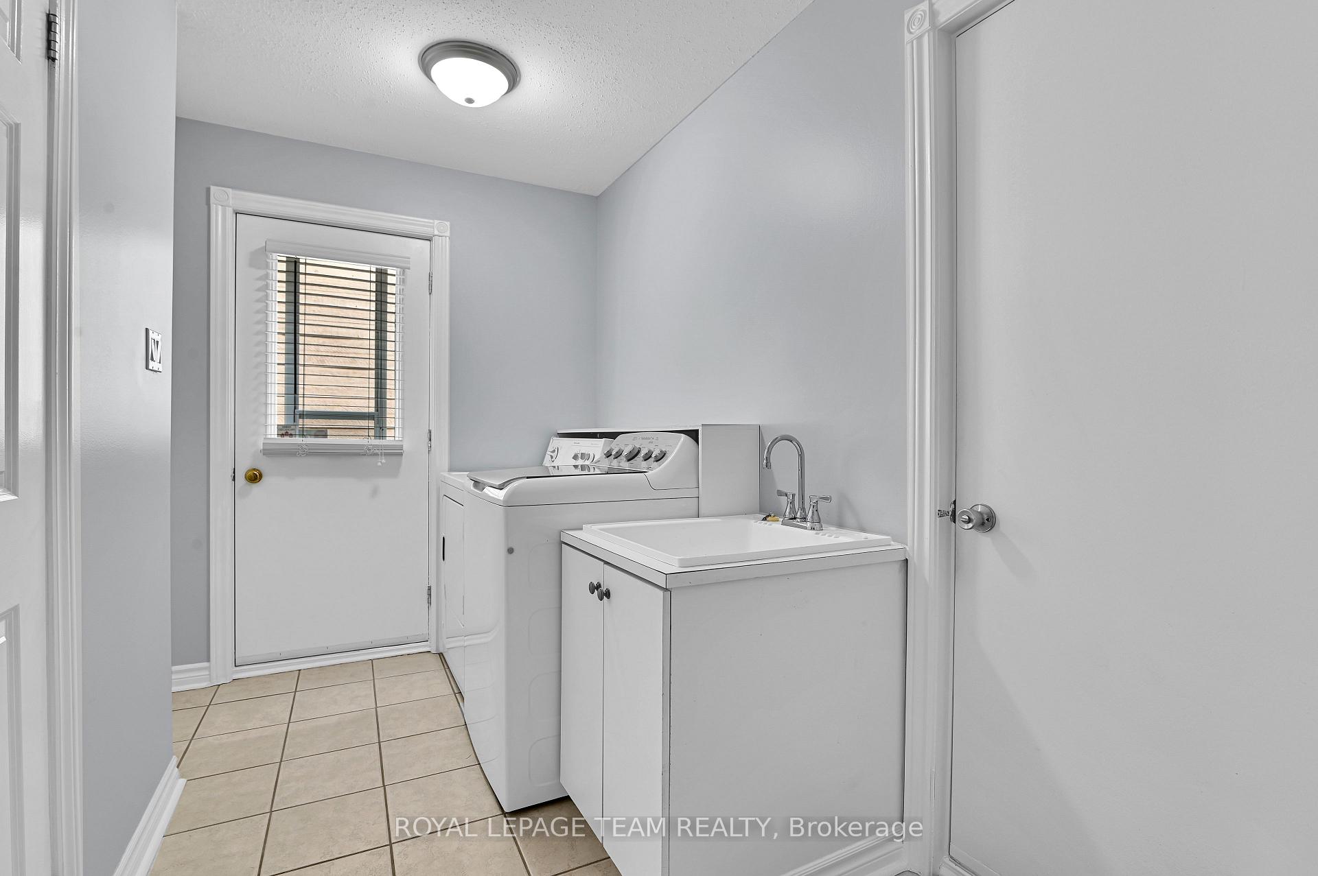 Photo 10 of 1728 Smithers Crescent, Ottawa, Chateauneuf — HOMEH
