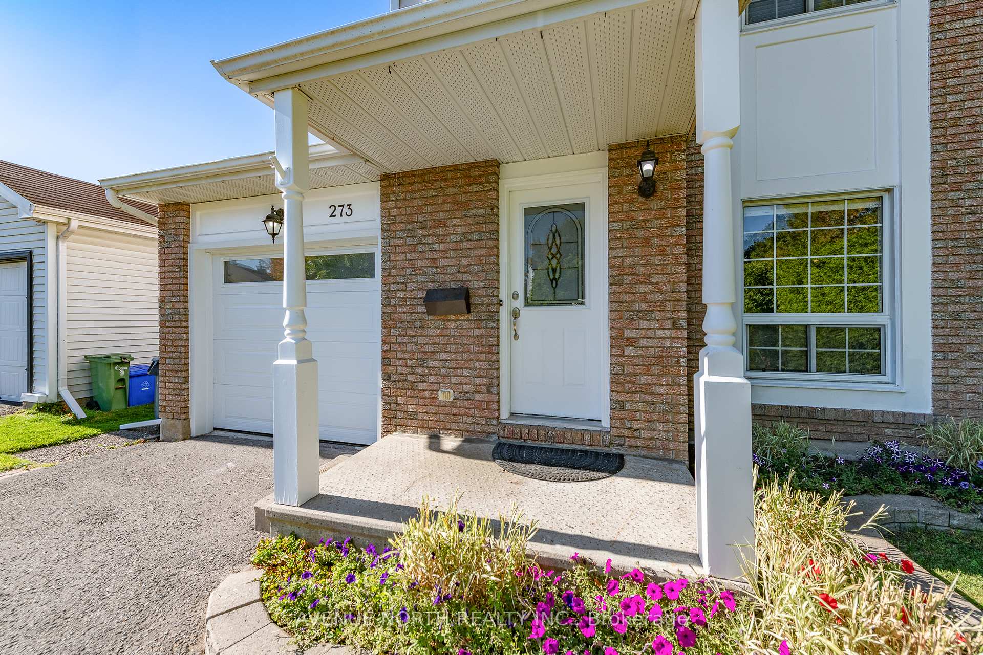 Photo 3 of 273 Cote-Royale Crescent, Ottawa, Bilberry Creek/Queenswood Heights — HOMEH