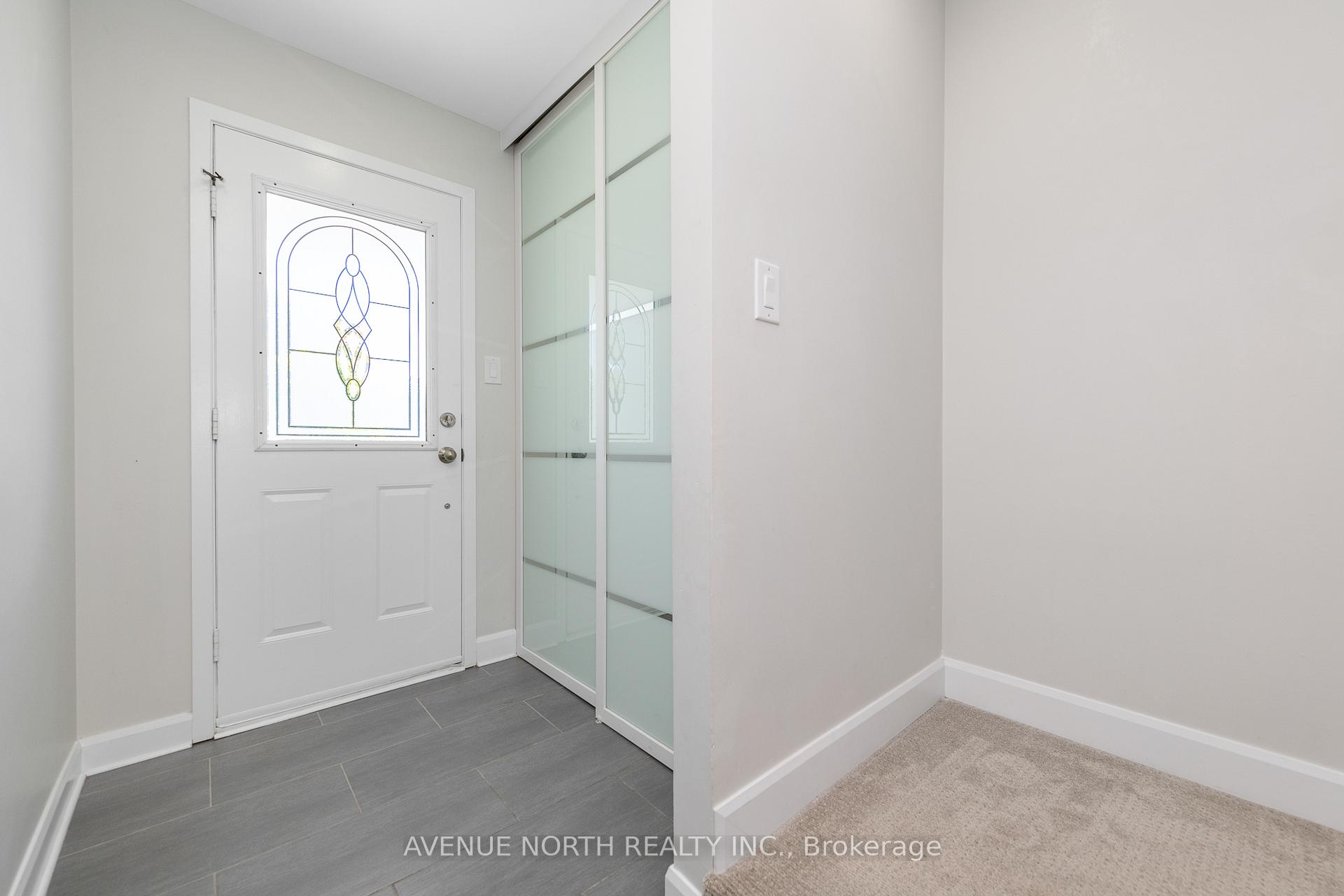Photo 4 of 273 Cote-Royale Crescent, Ottawa, Bilberry Creek/Queenswood Heights — HOMEH