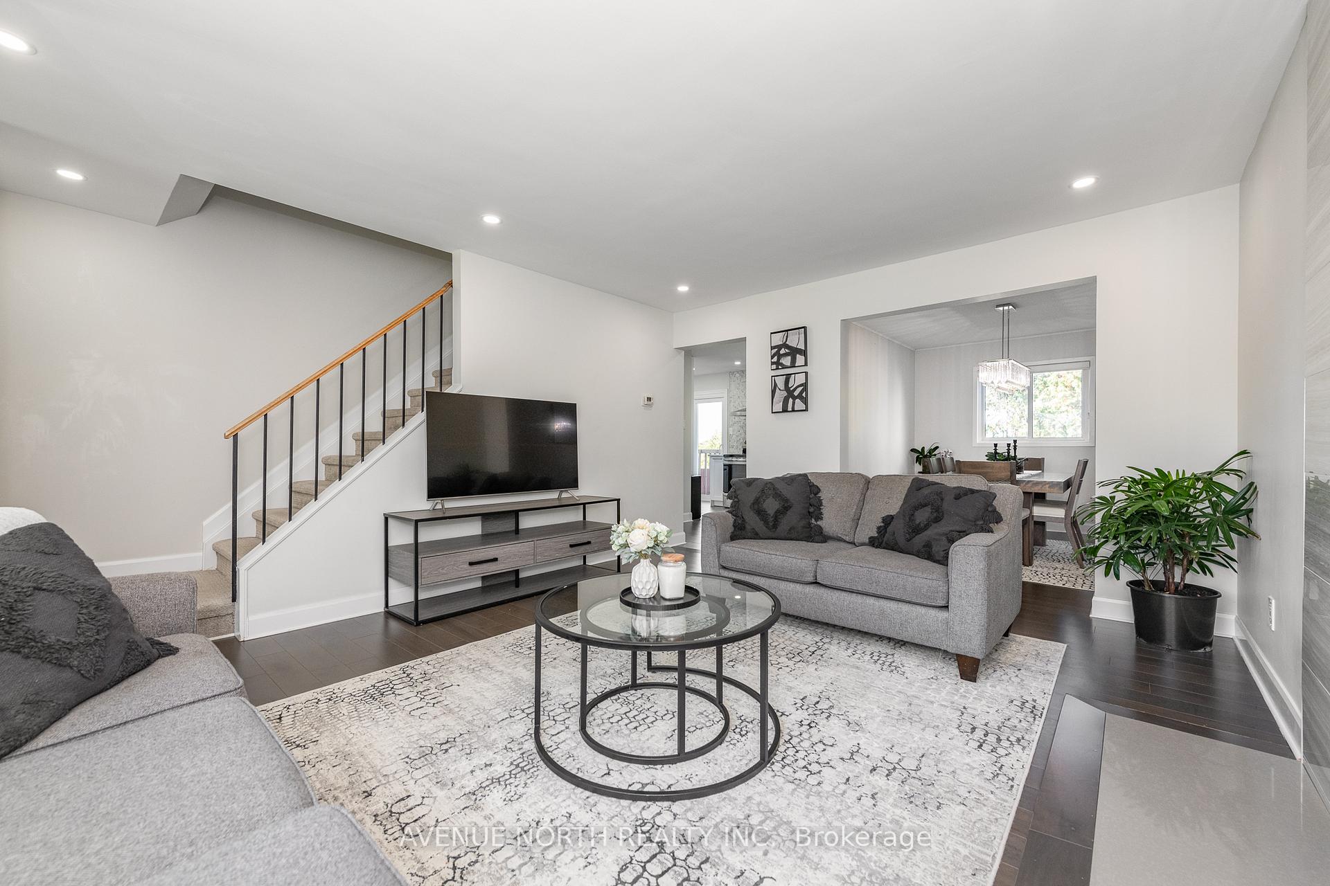 Photo 6 of 273 Cote-Royale Crescent, Ottawa, Bilberry Creek/Queenswood Heights — HOMEH