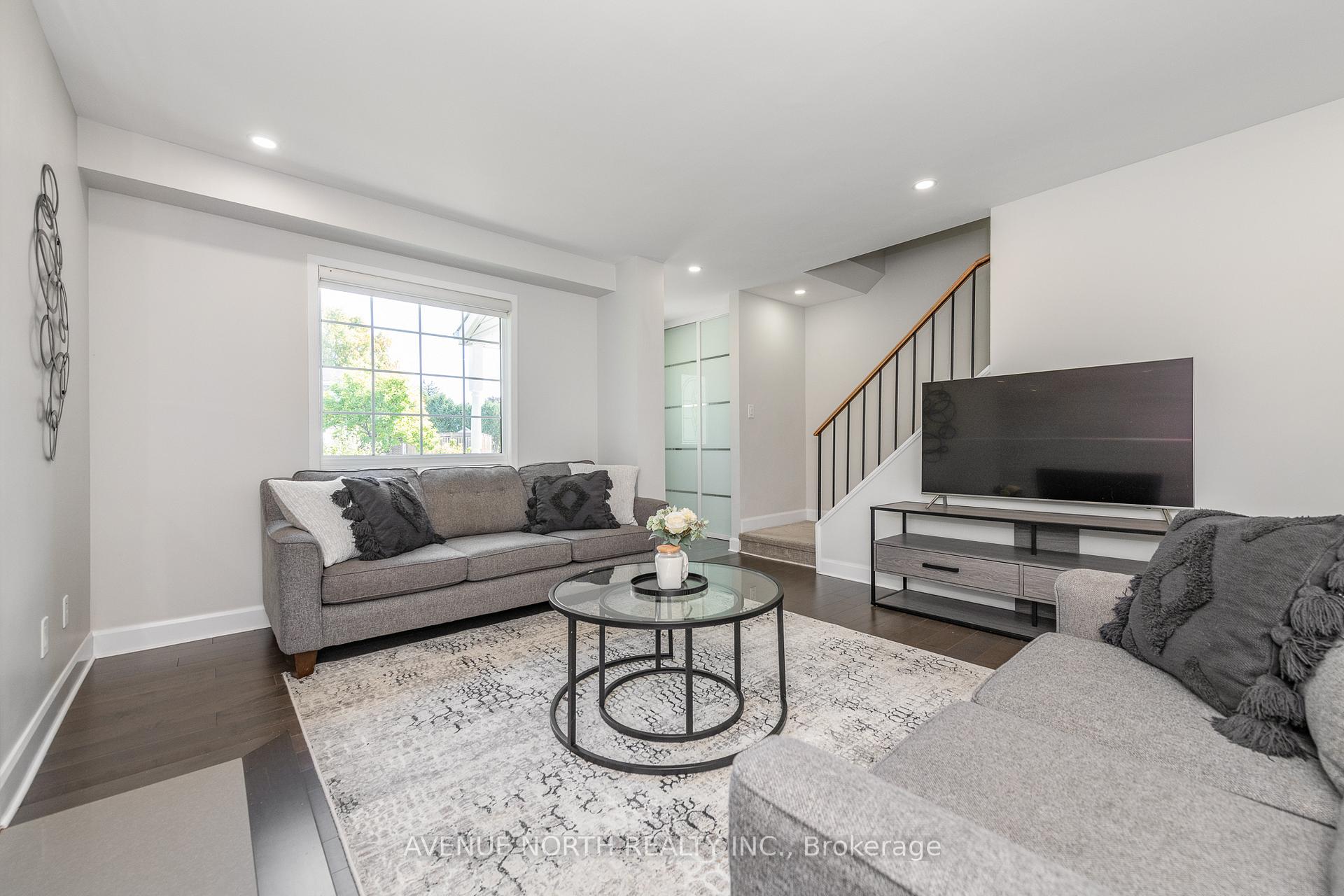 Photo 7 of 273 Cote-Royale Crescent, Ottawa, Bilberry Creek/Queenswood Heights — HOMEH