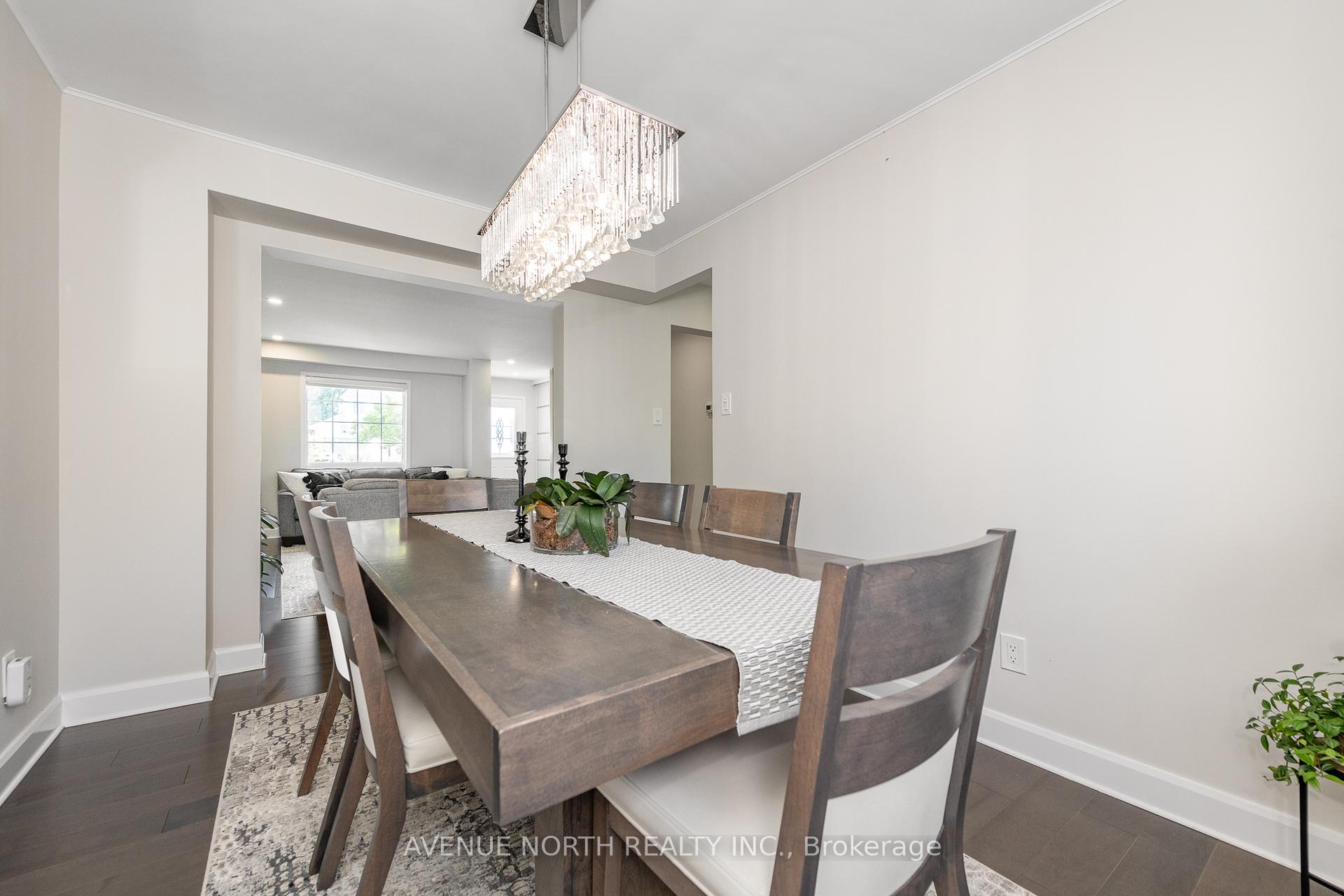 Photo 10 of 273 Cote-Royale Crescent, Ottawa, Bilberry Creek/Queenswood Heights — HOMEH