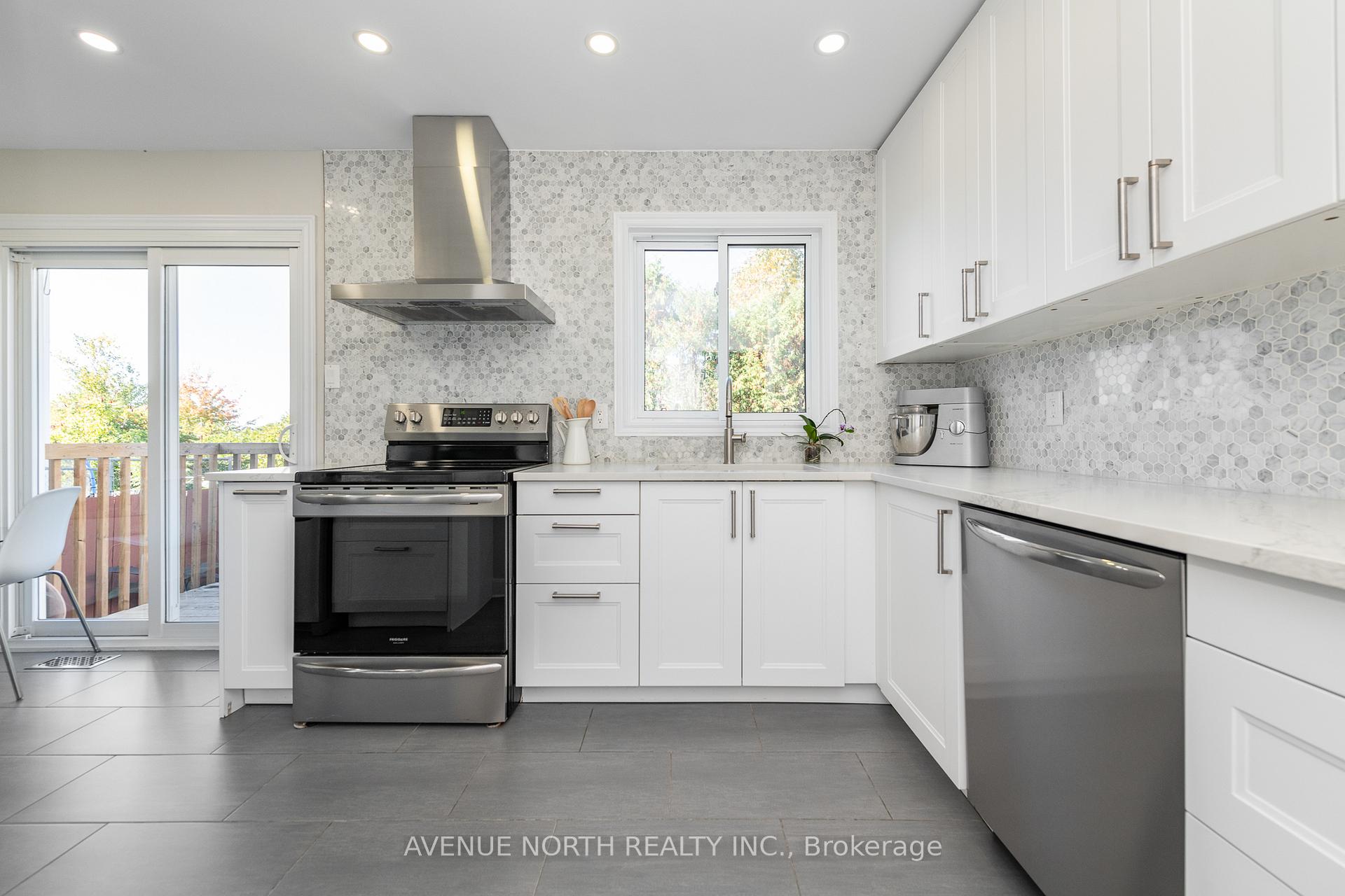 Photo 17 of 273 Cote-Royale Crescent, Ottawa, Bilberry Creek/Queenswood Heights — HOMEH