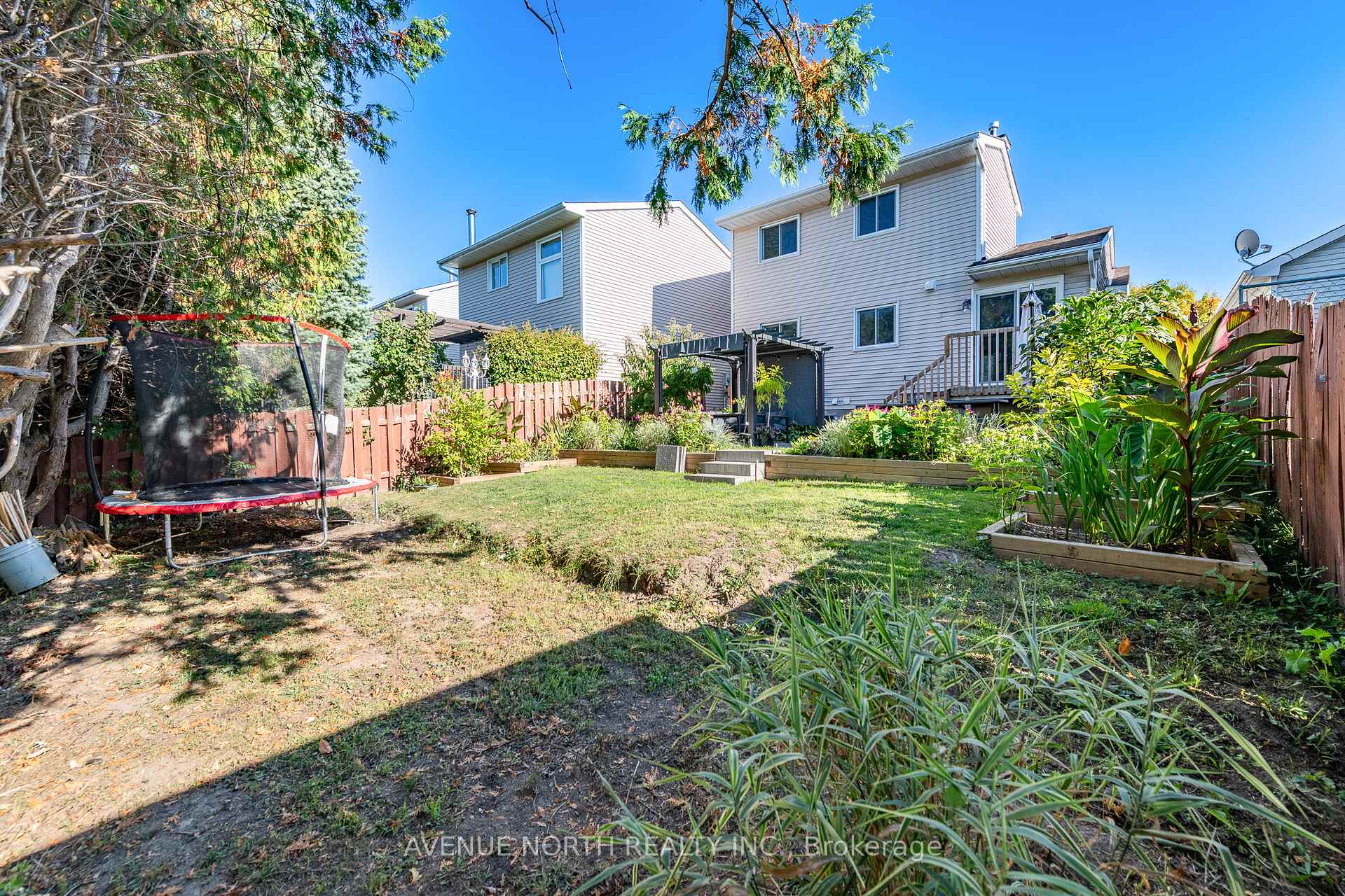 Photo 45 of 273 Cote-Royale Crescent, Ottawa, Bilberry Creek/Queenswood Heights — HOMEH