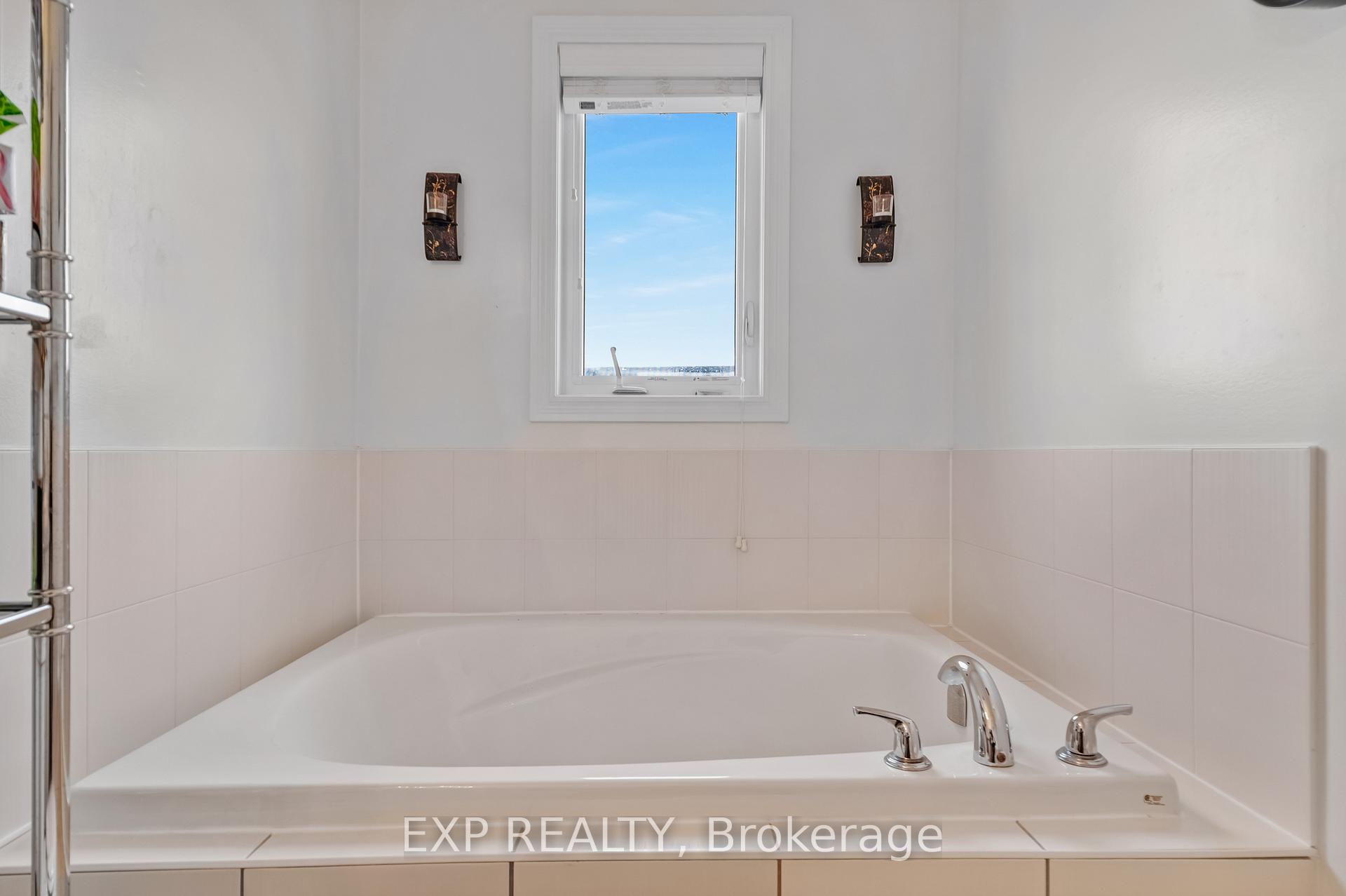Photo 18 of 135 Isabella Drive, Orillia — HOMEH
