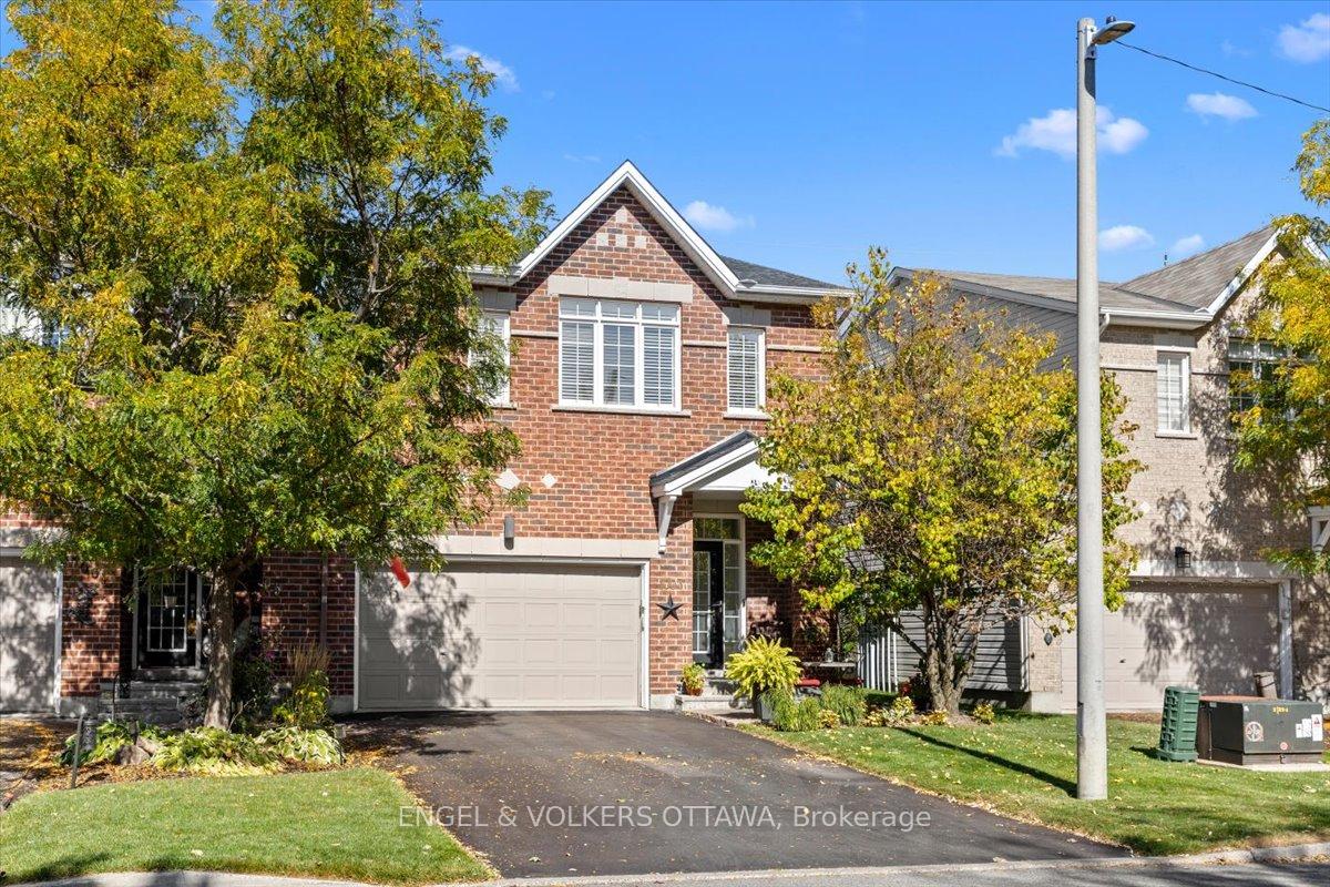 Front of 1003 Markwick Crescent