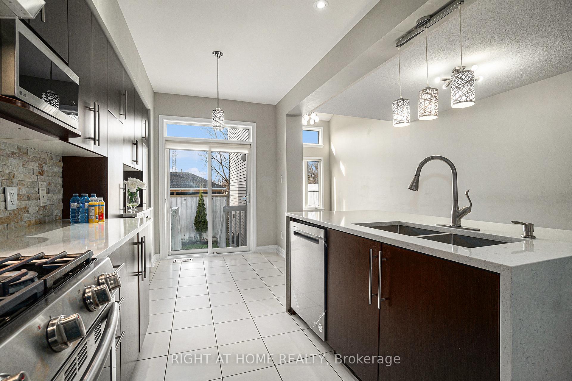 Photo 11 of 365 Trailsedge Way, Ottawa, Mer Bleue/Bradley Estates/Anderson Park — HOMEH