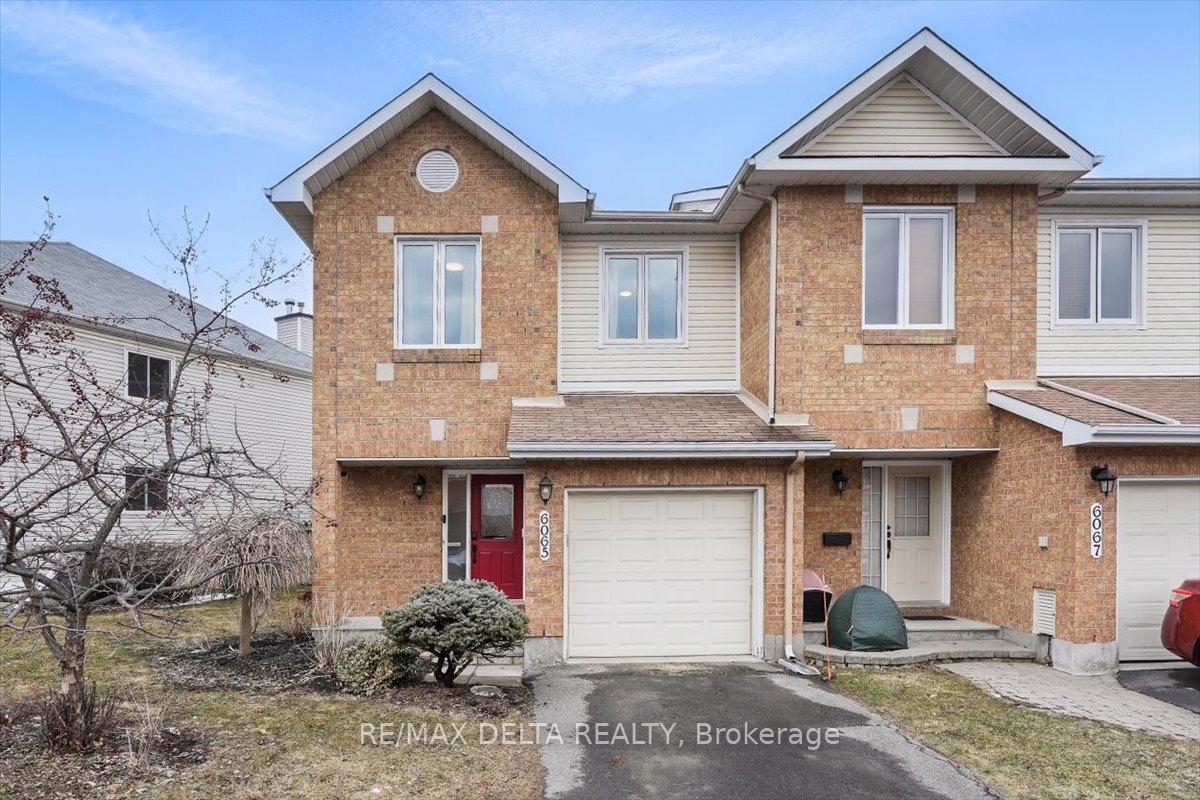 Front of 6065 Pineglade Crescent