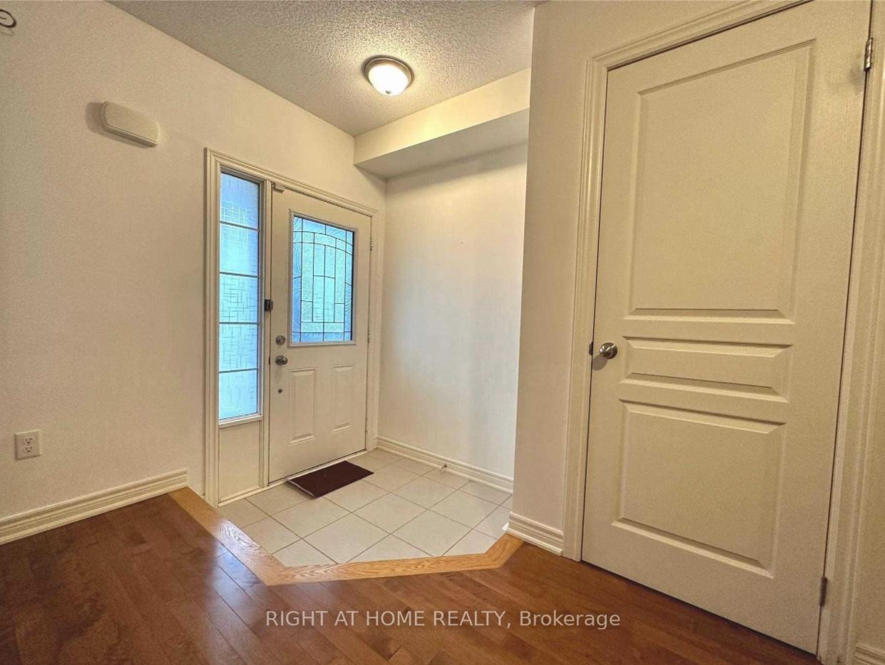 Photo 4 of 9461 Kennedy Road, Markham, Berczy — HOMEH