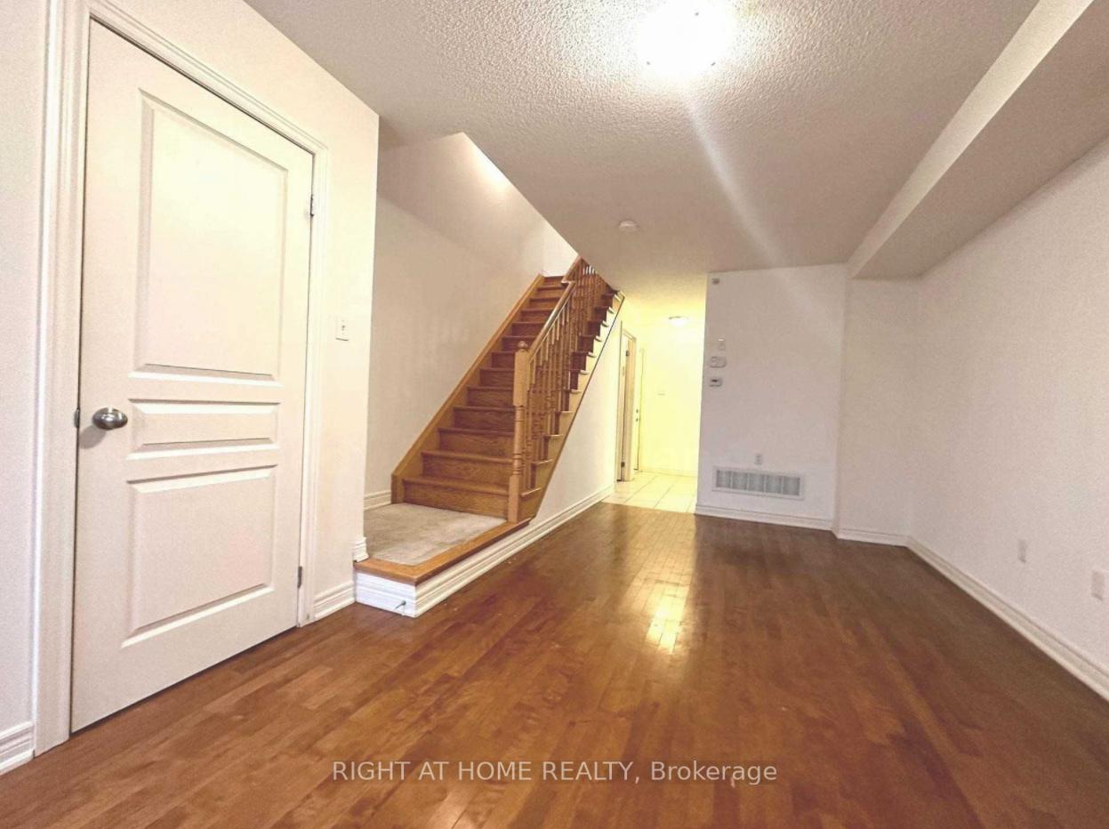 Photo 6 of 9461 Kennedy Road, Markham, Berczy — HOMEH