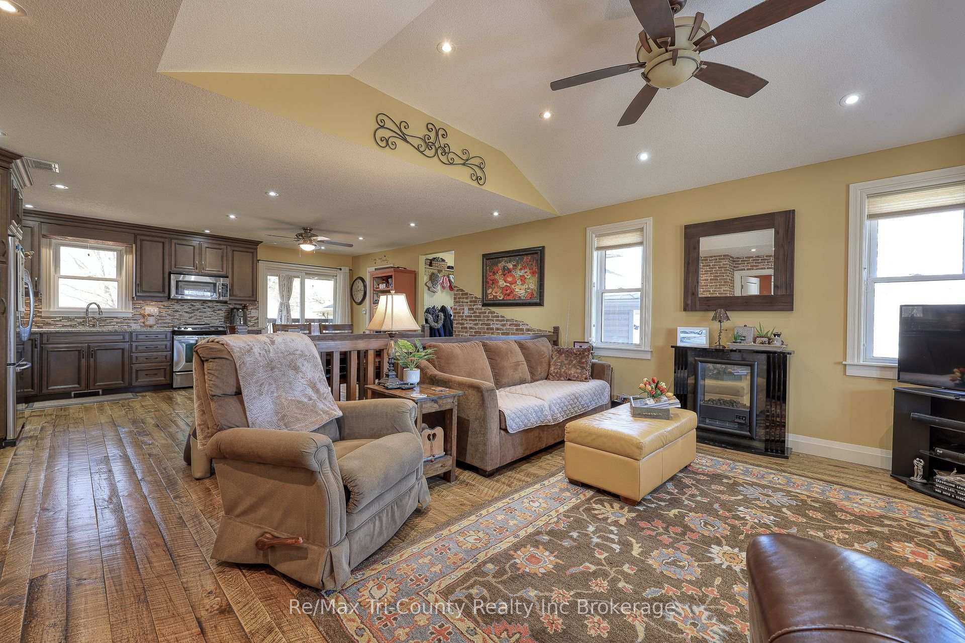 Photo 15 of 33 Willow Drive, Norfolk, Gilbertville — HOMEH