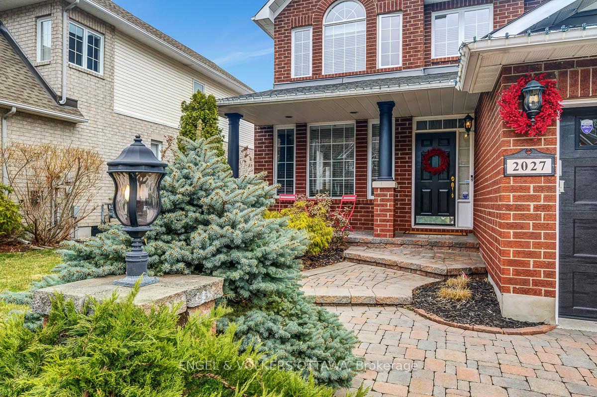 Photo 3 of 2027 Silver Pines Crescent, Ottawa, Chapel Hill South - Orleans Village — HOMEH