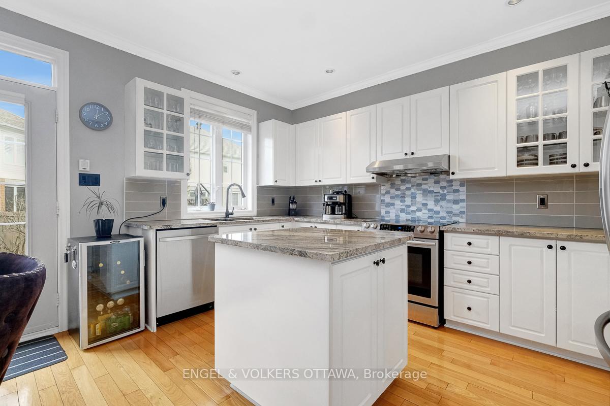 Photo 16 of 2027 Silver Pines Crescent, Ottawa, Chapel Hill South - Orleans Village — HOMEH