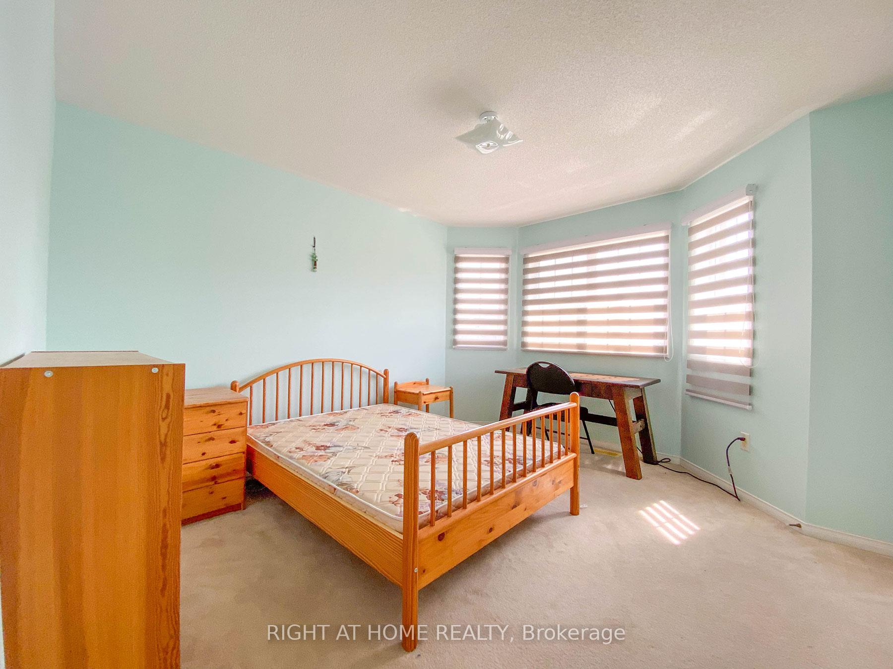 Photo 5 of 104 Weatherill Road, Markham, Berczy — HOMEH