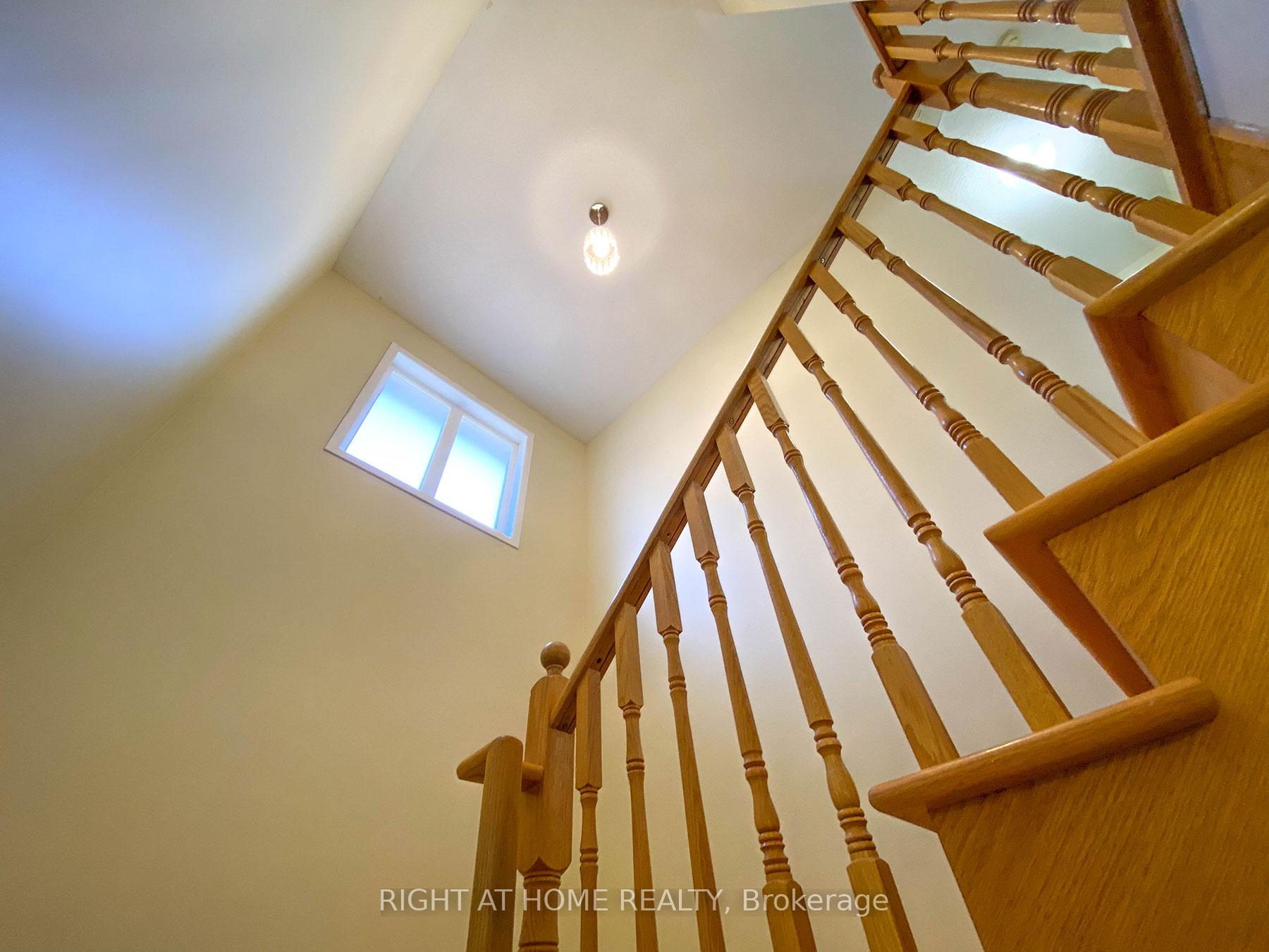 Photo 6 of 104 Weatherill Road, Markham, Berczy — HOMEH