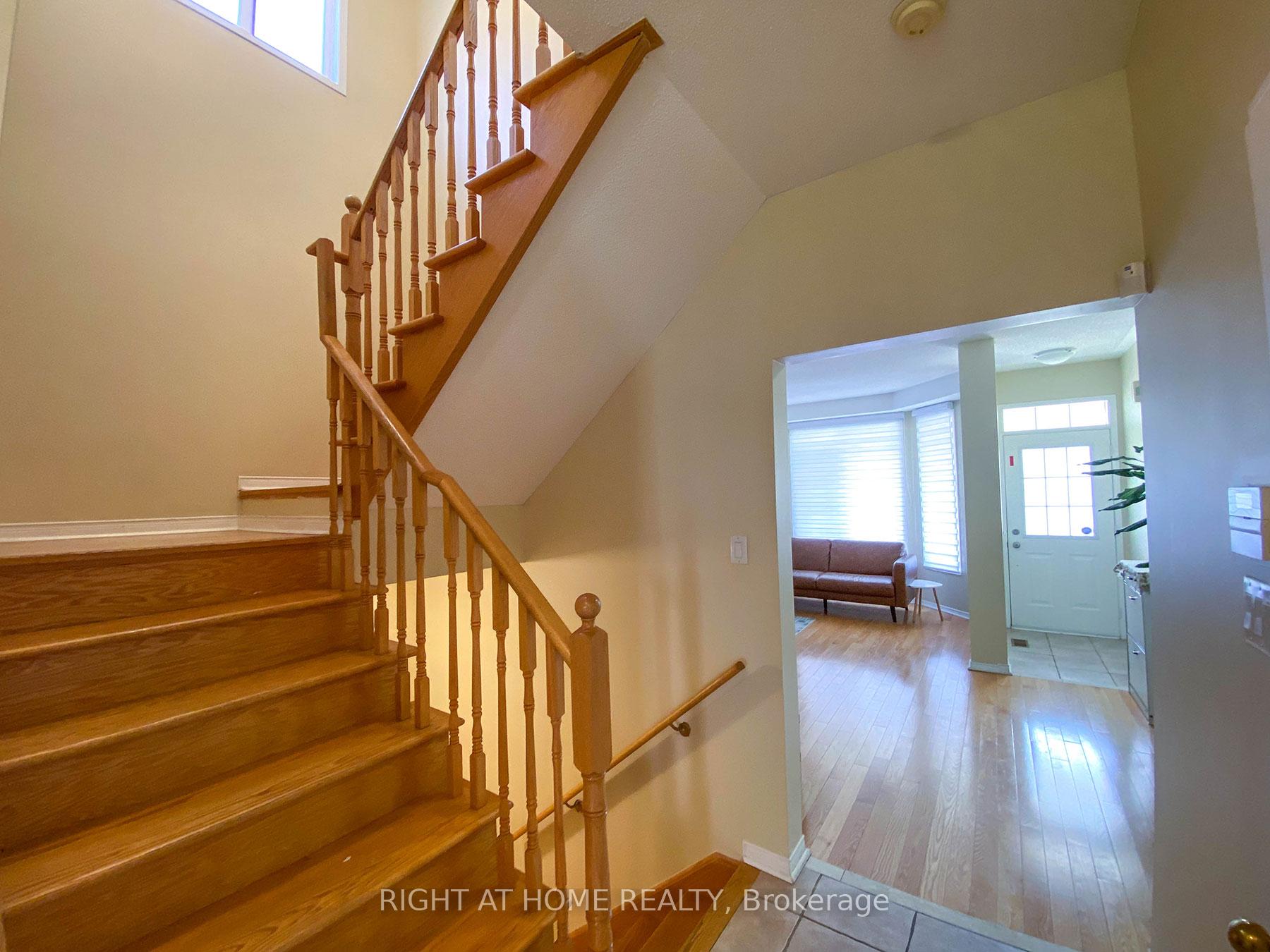 Photo 7 of 104 Weatherill Road, Markham, Berczy — HOMEH