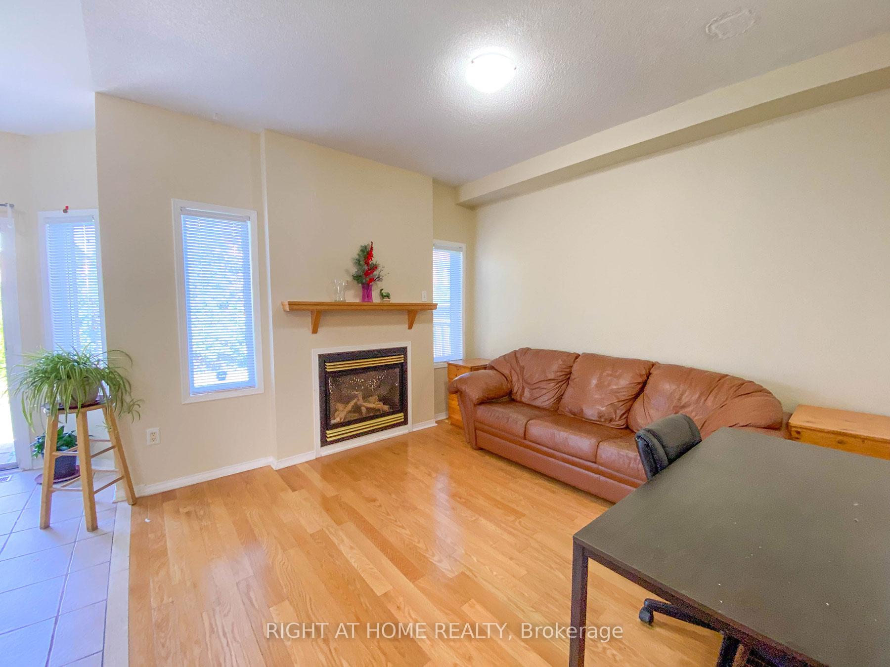 Photo 8 of 104 Weatherill Road, Markham, Berczy — HOMEH