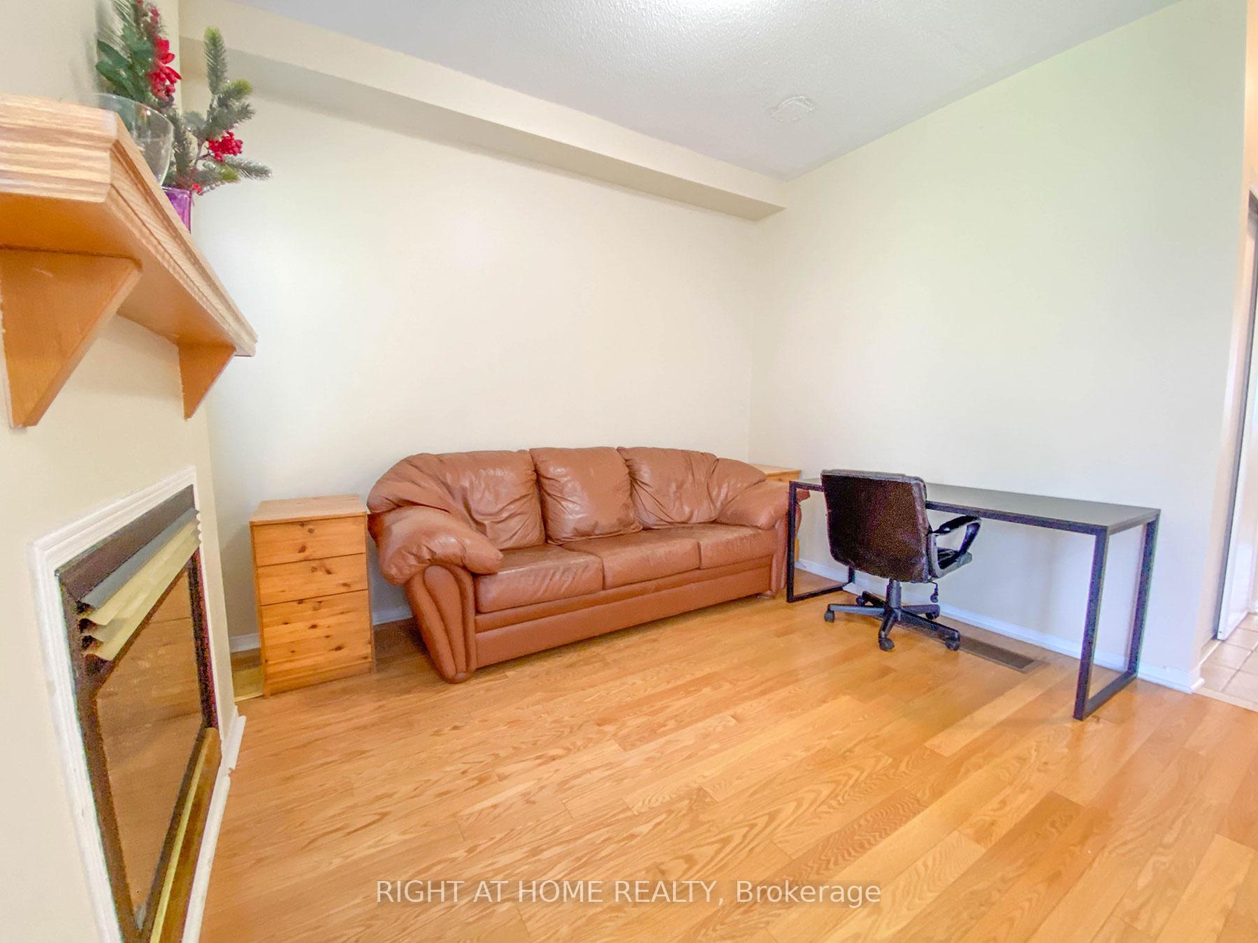 Photo 10 of 104 Weatherill Road, Markham, Berczy — HOMEH