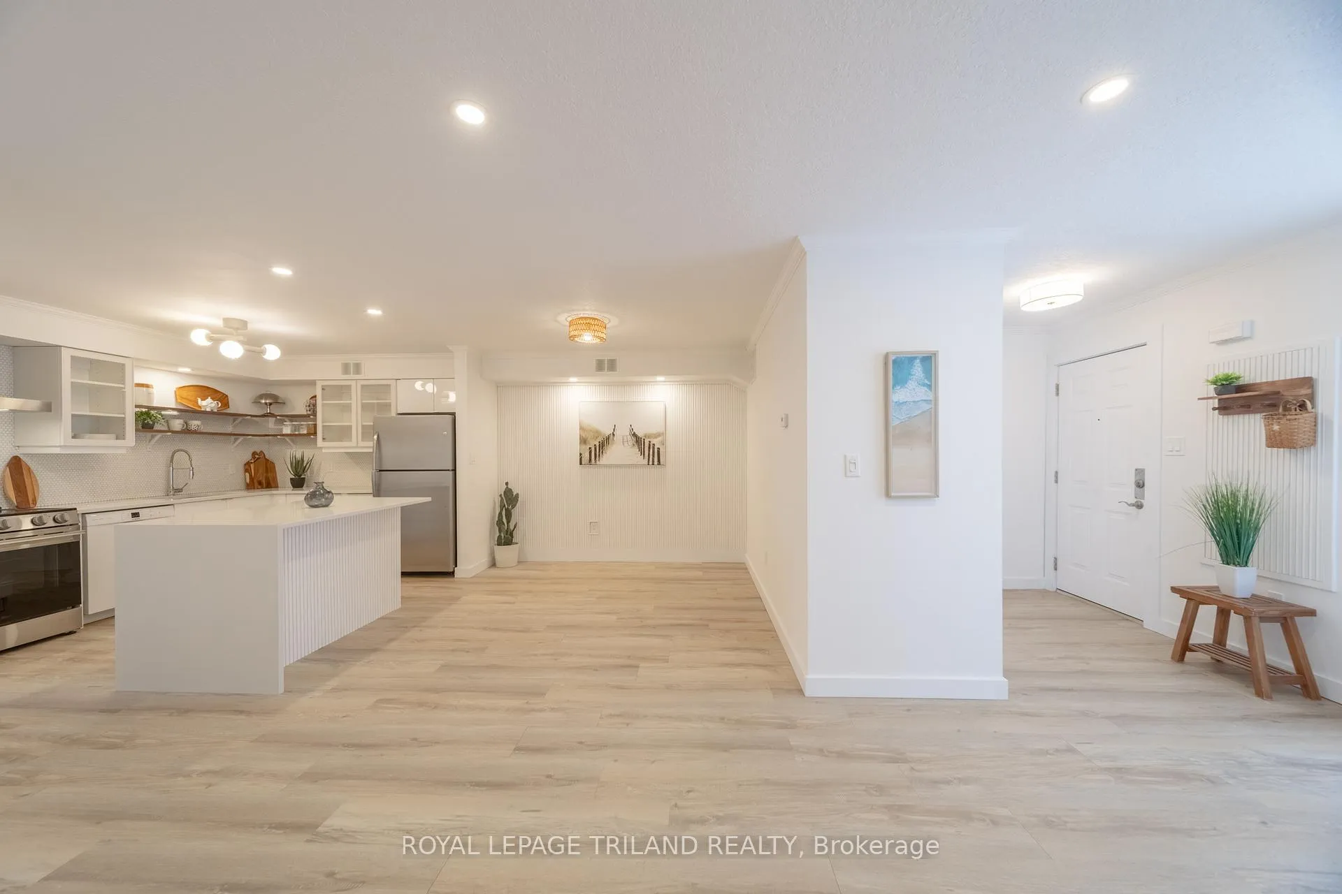Photo 1 of Unit 7, 8 Oak Street, Lambton Shores, Grand Bend — HOMEH