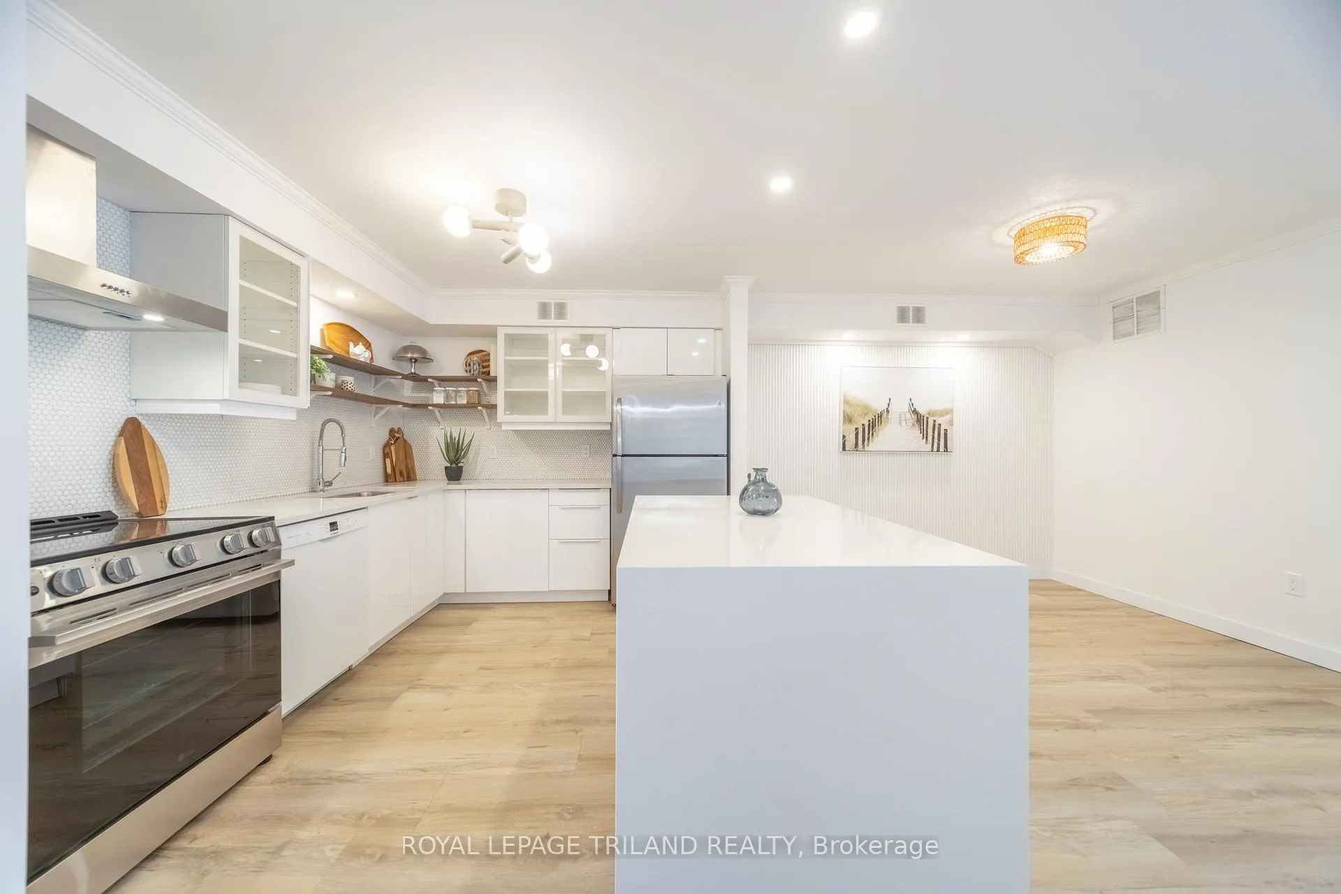 Photo 2 of Unit 7, 8 Oak Street, Lambton Shores, Grand Bend — HOMEH