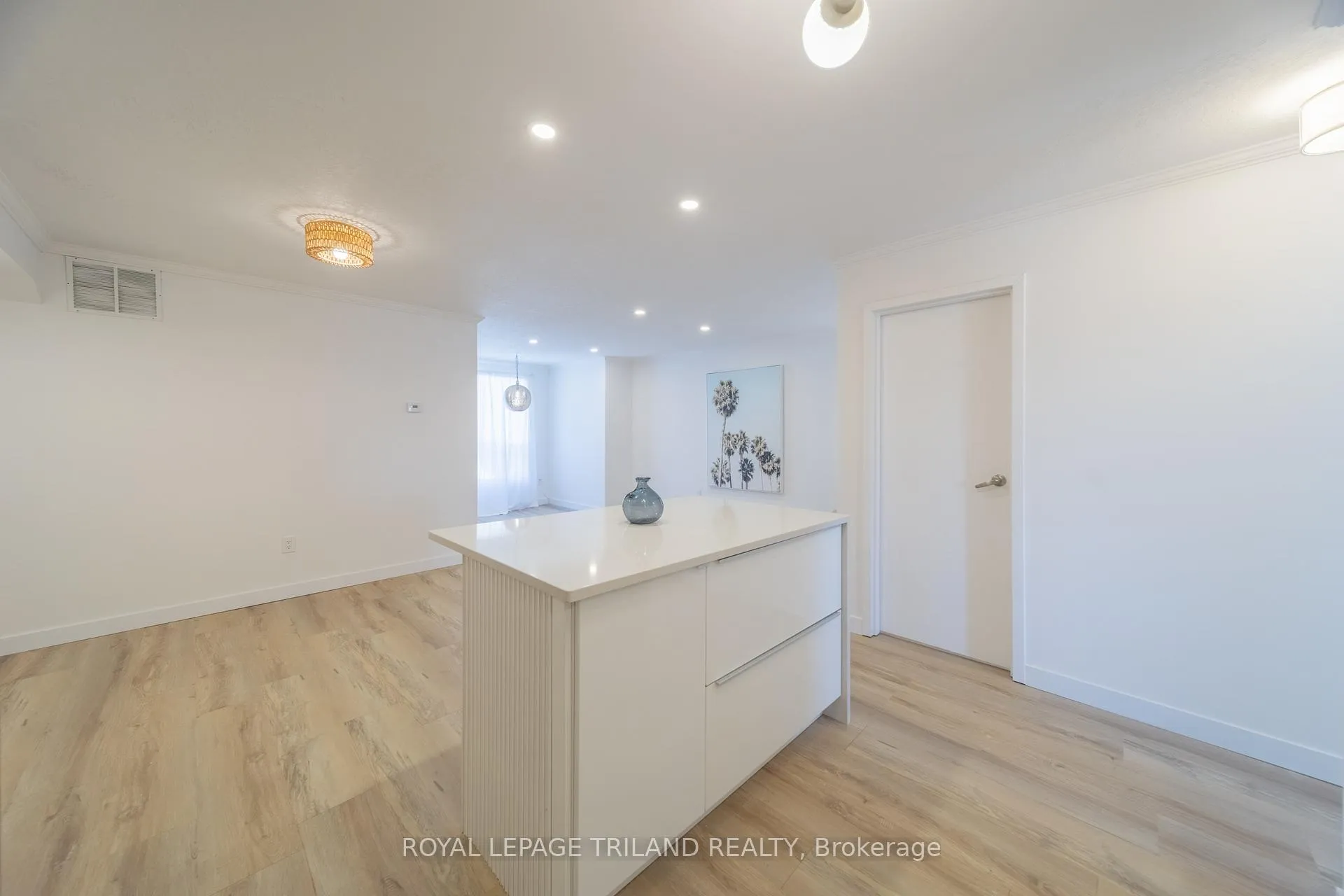 Photo 23 of Unit 7, 8 Oak Street, Lambton Shores, Grand Bend — HOMEH