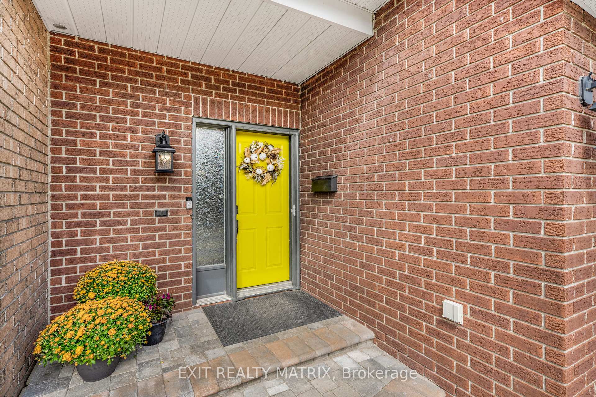 Photo 3 of 1503 Briarfield Crescent, Ottawa, Fallingbrook/Ridgemount — HOMEH