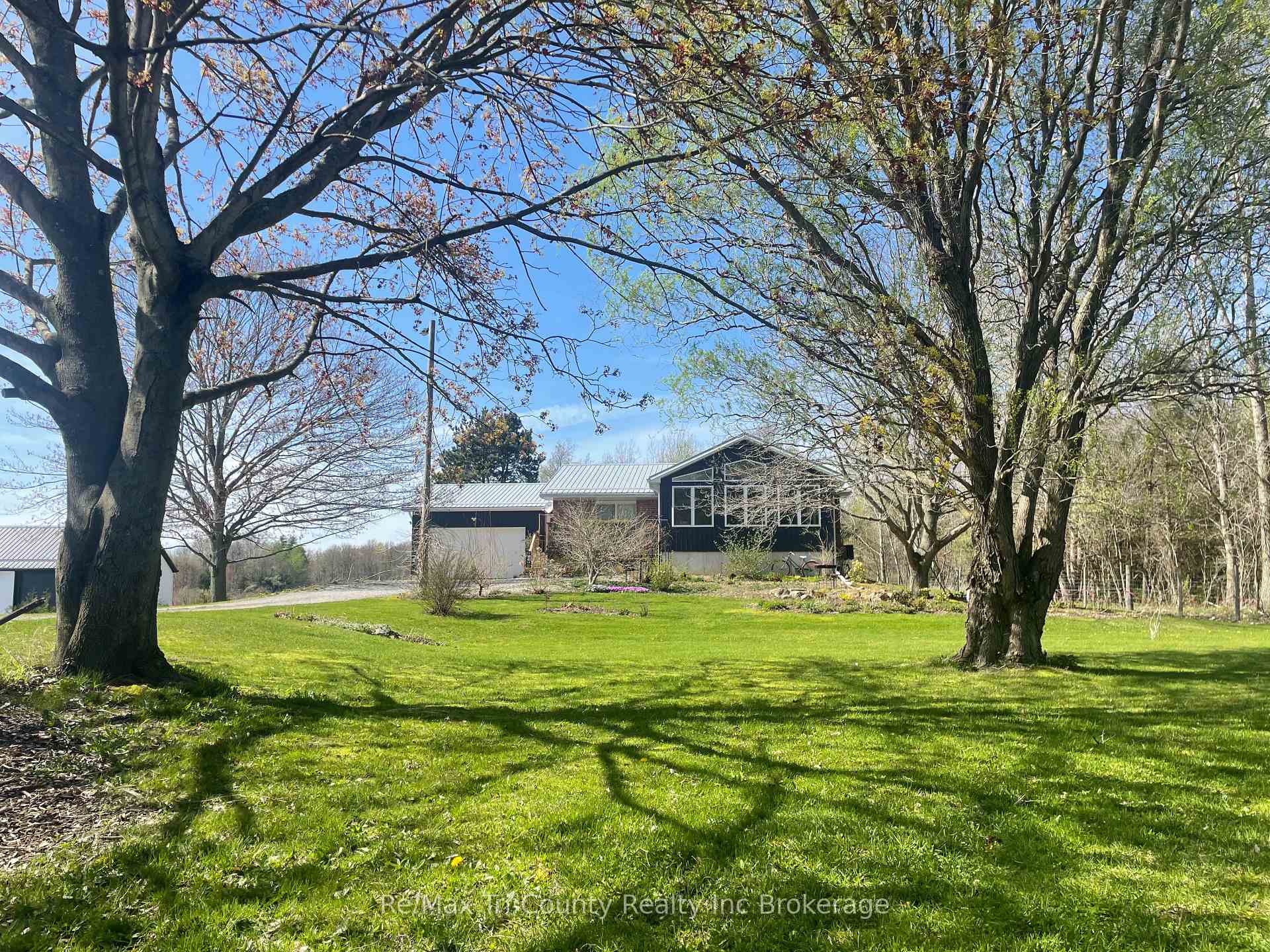 Photo 2 of 417 10th Concession Road, Norfolk, Rural N. Walsingham — HOMEH