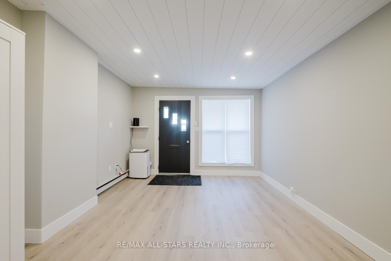 Photo 3 of Unit Unit B, 249 Main Street, Markham, Old Markham Village — HOMEH