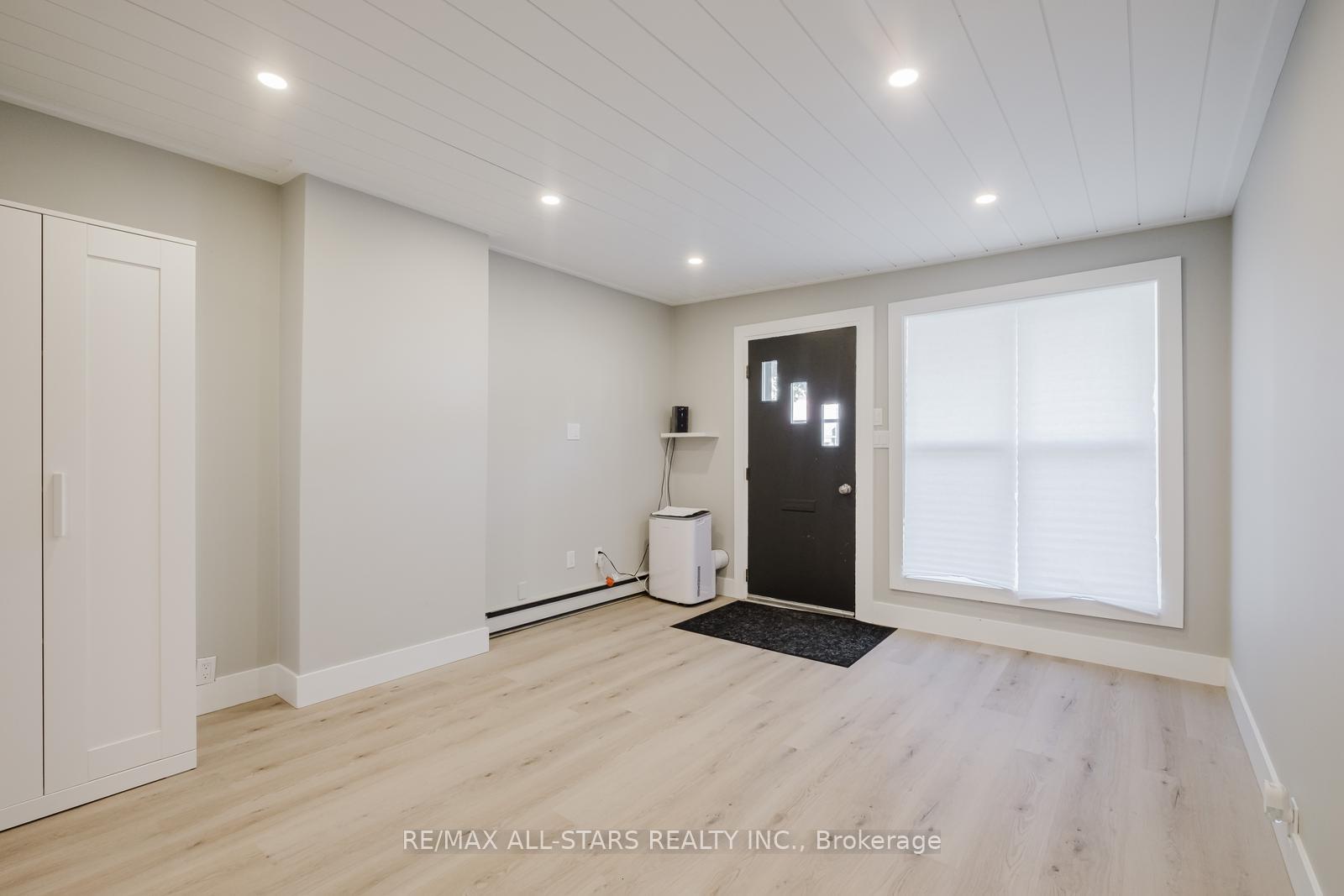 Photo 4 of Unit Unit B, 249 Main Street, Markham, Old Markham Village — HOMEH