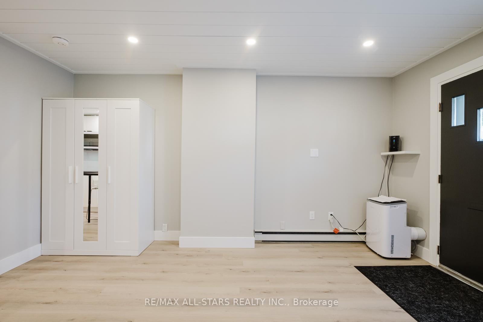 Photo 5 of Unit Unit B, 249 Main Street, Markham, Old Markham Village — HOMEH