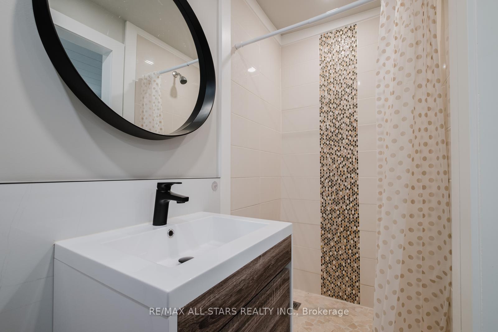 Photo 16 of Unit Unit B, 249 Main Street, Markham, Old Markham Village — HOMEH