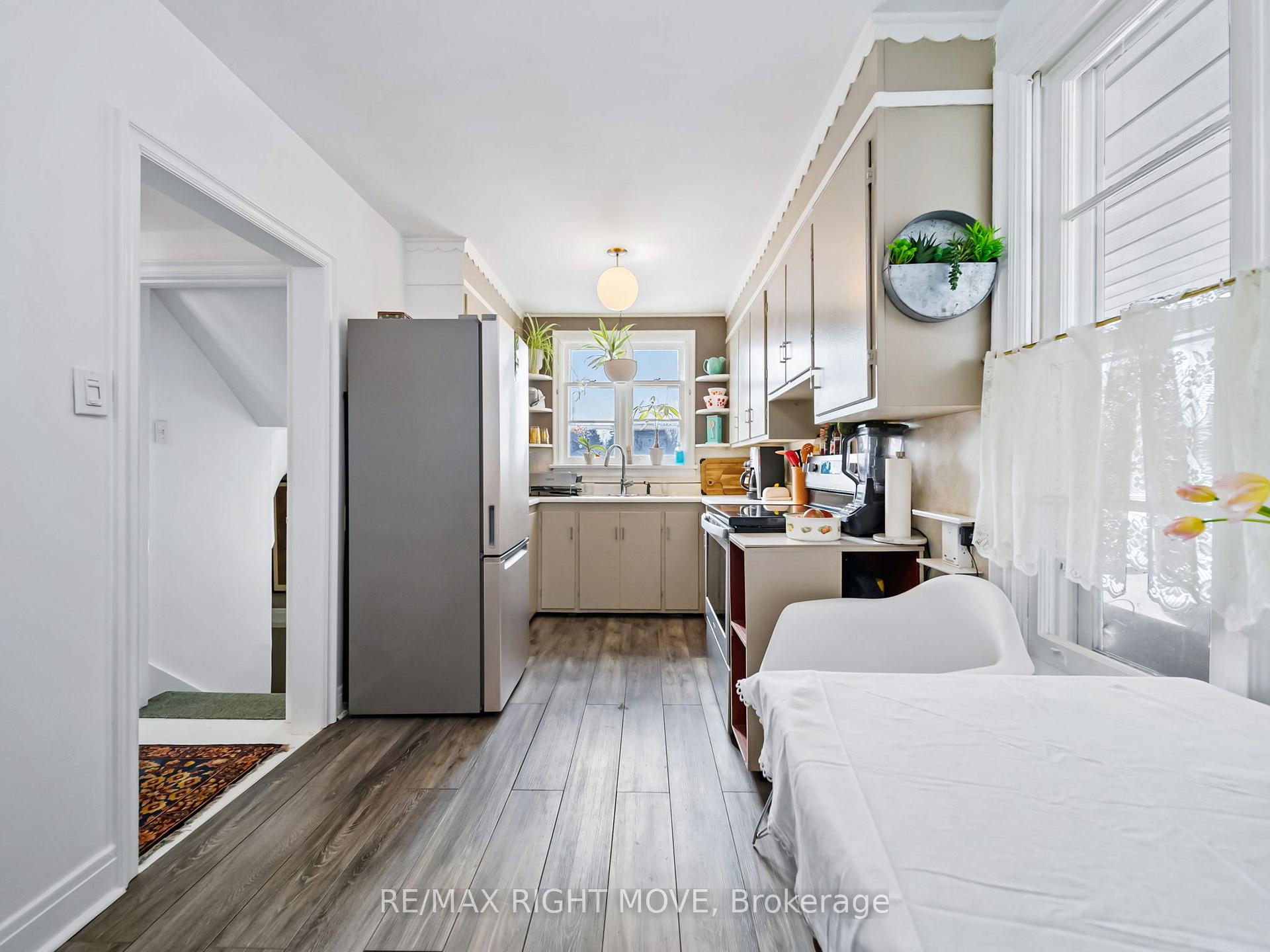 Photo 12 of 105 North Street E, Orillia — HOMEH