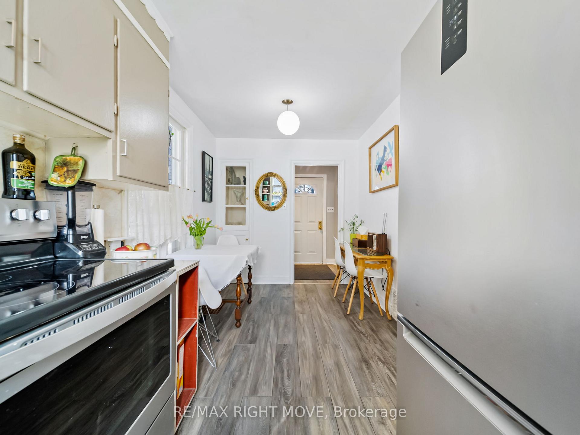 Photo 14 of 105 North Street E, Orillia — HOMEH