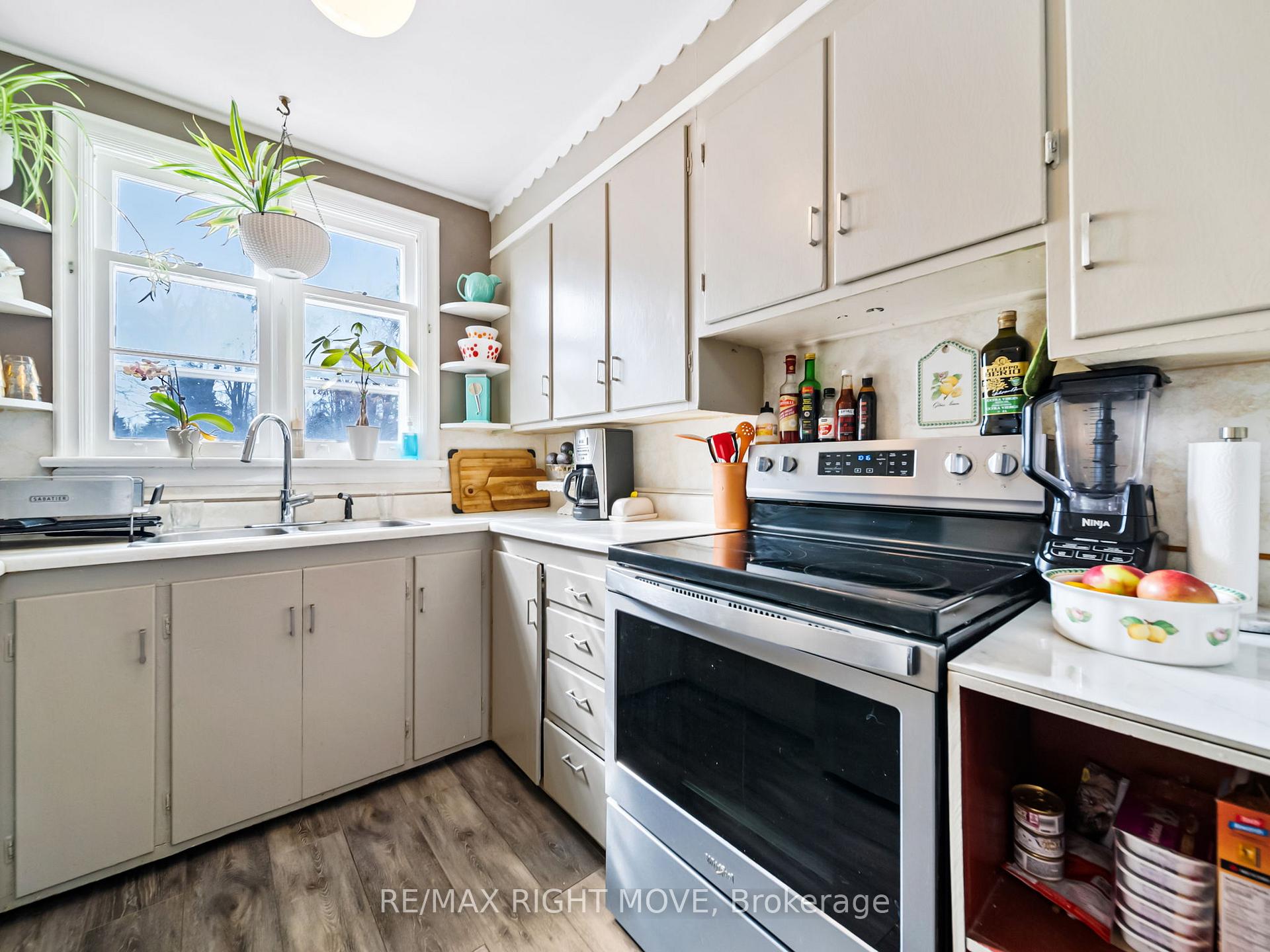Photo 15 of 105 North Street E, Orillia — HOMEH