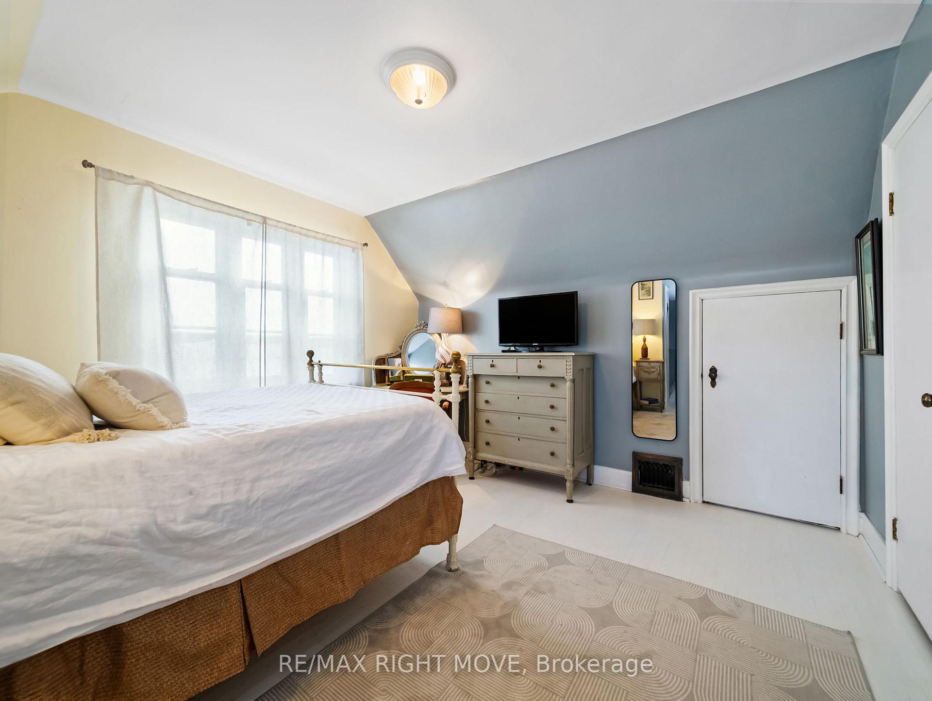 Photo 20 of 105 North Street E, Orillia — HOMEH